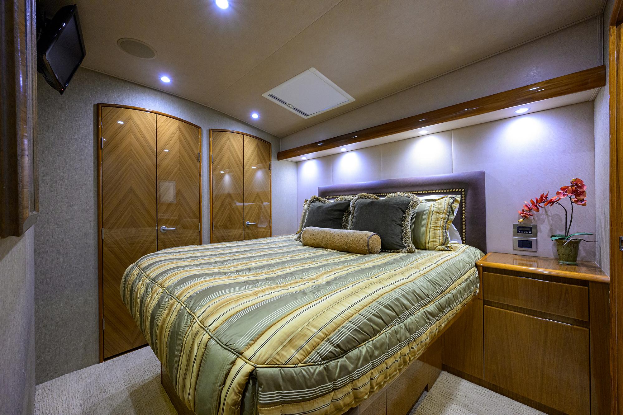 Viking 76 CABALLO GRANDE - Port Guest Stateroom