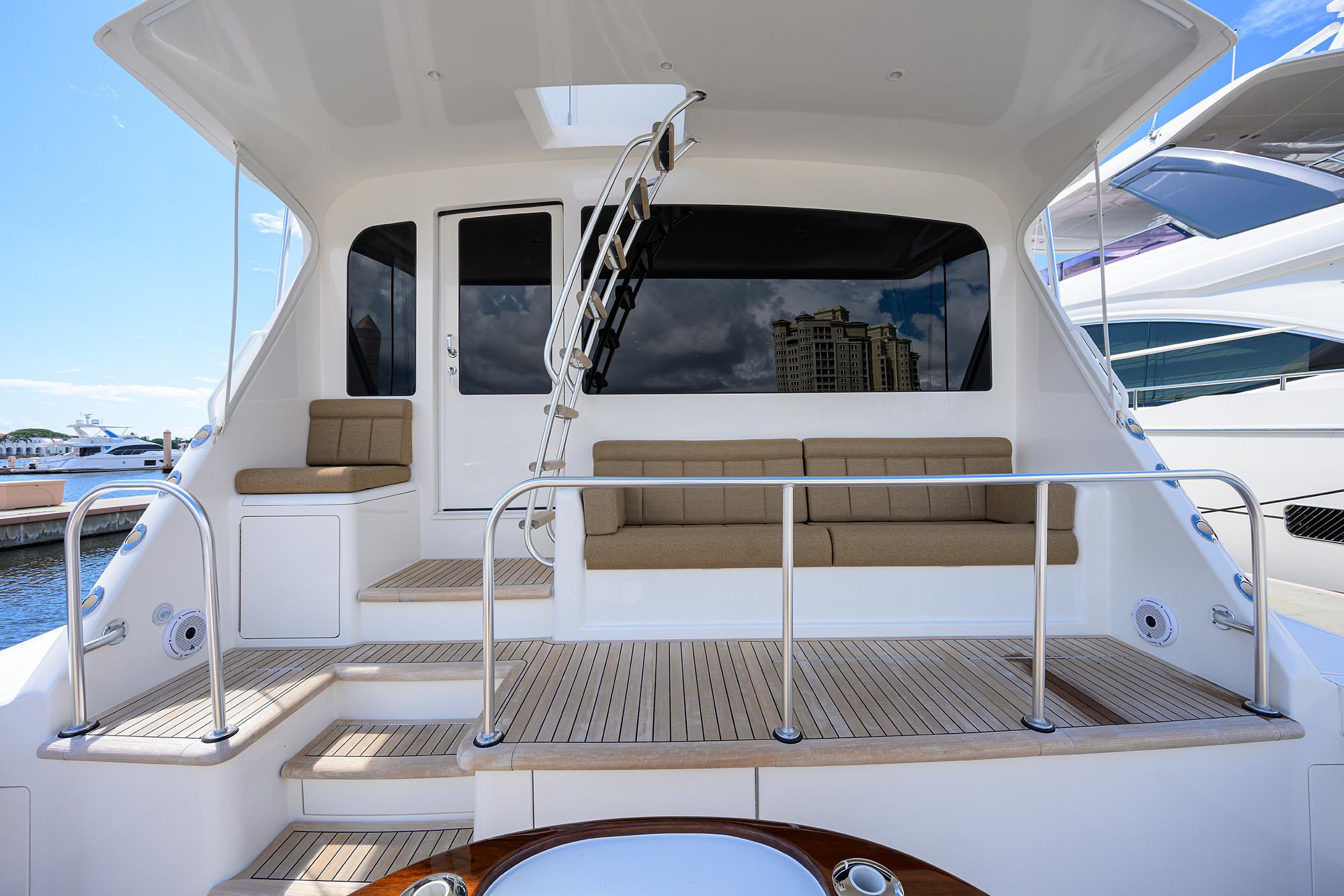 Viking 76 CABALLO GRANDE - Cockpit Mezzanine