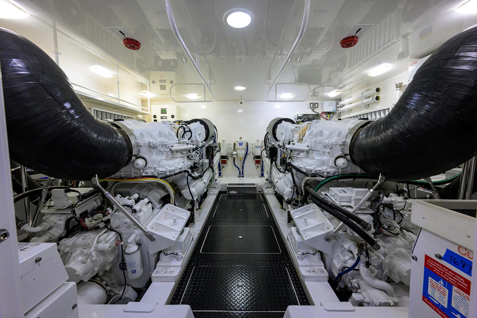 Viking 76 EGARIM  - Engine Room