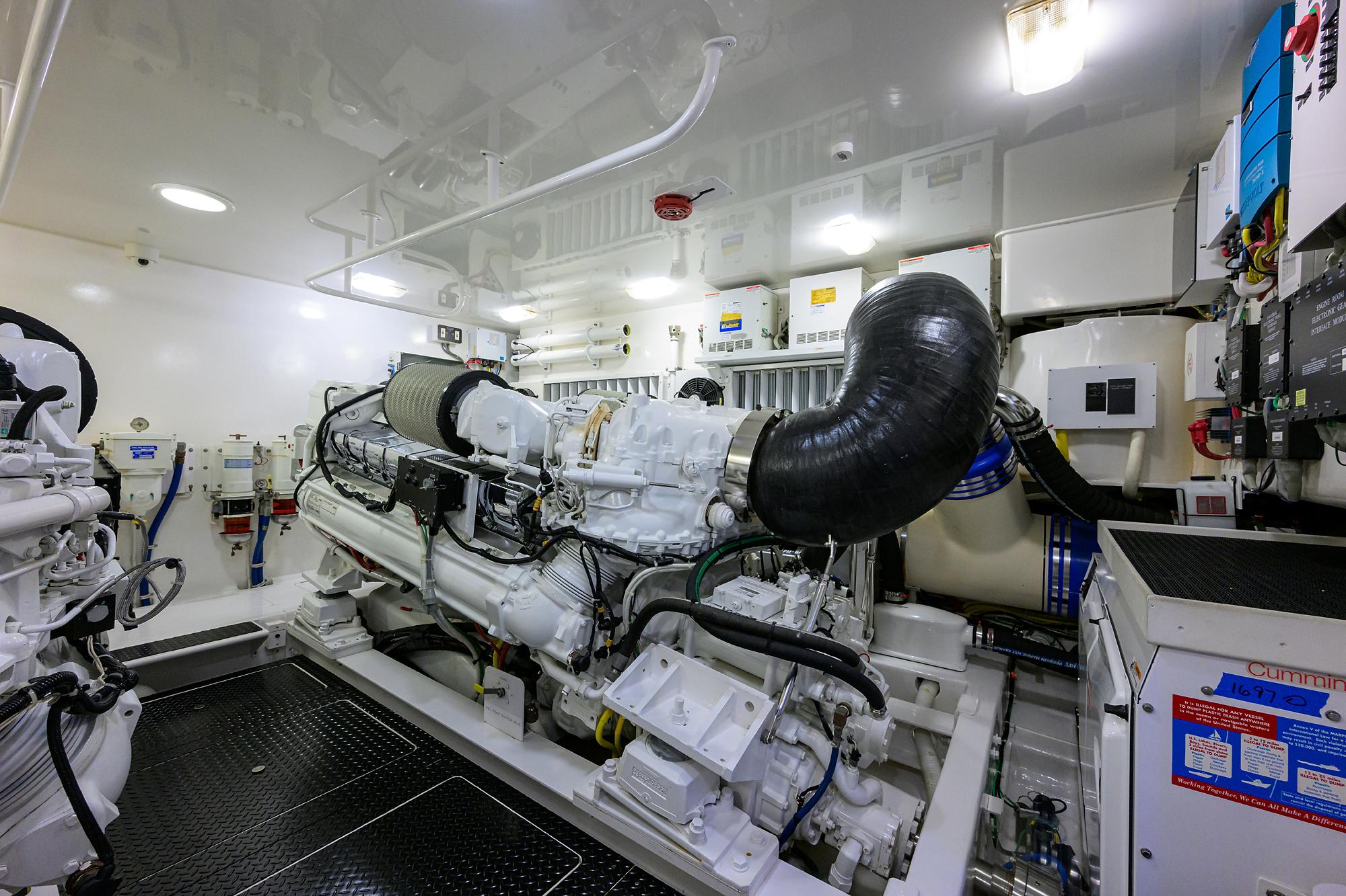 Viking 76 CABALLO GRANDE - Engine Room