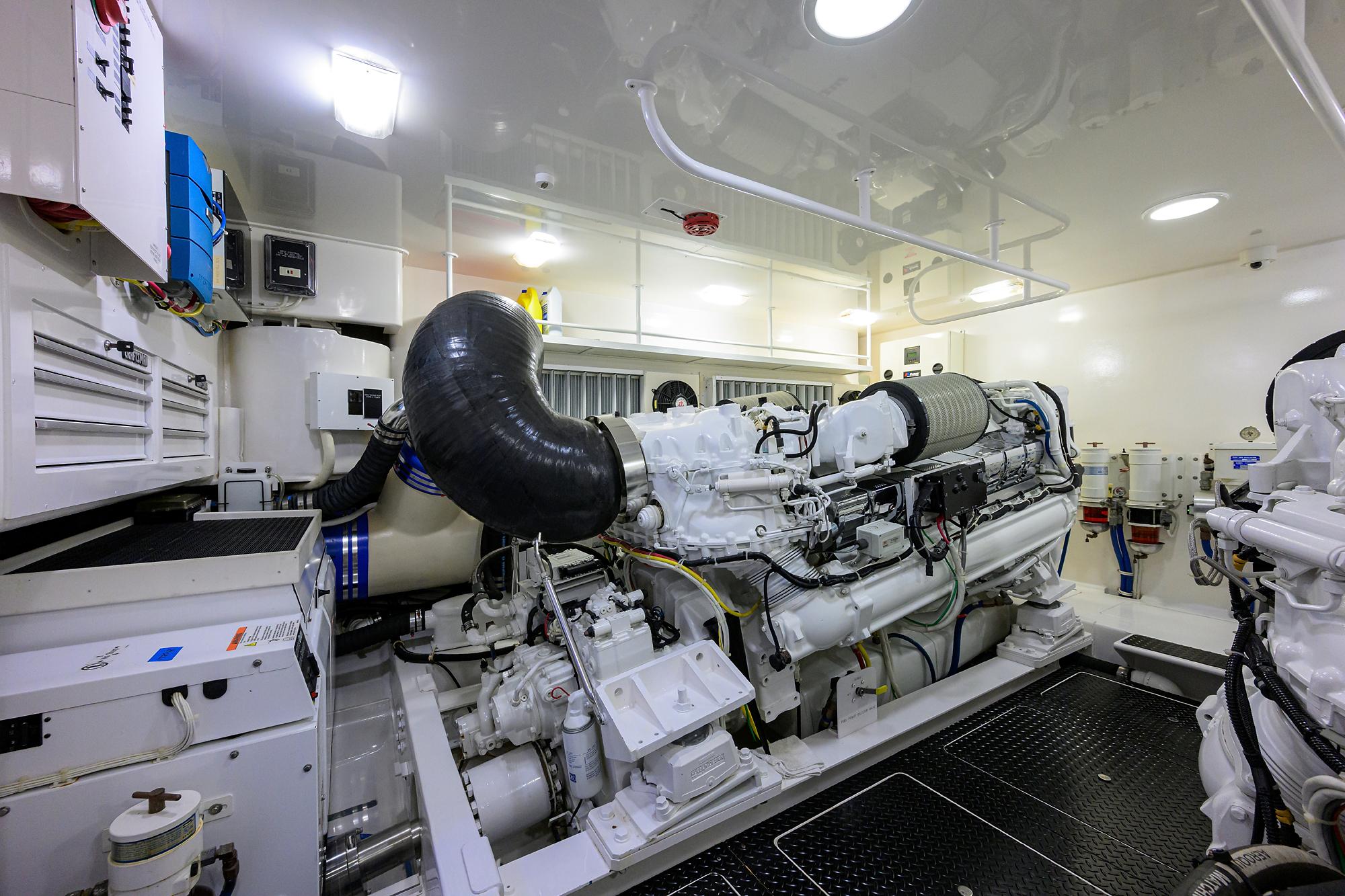 Viking 76 CABALLO GRANDE - Engine Room