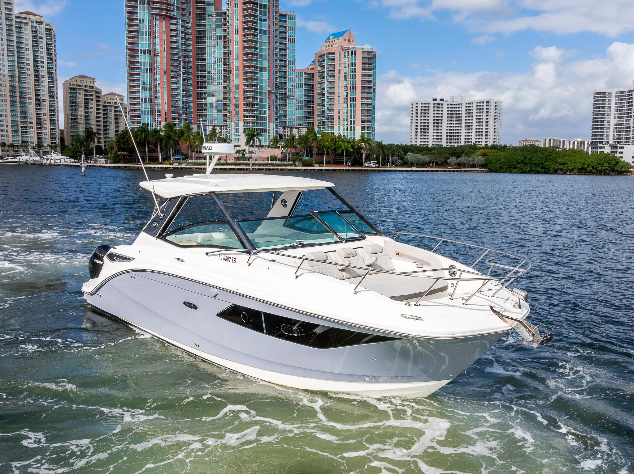 32' 2022 Sea Ray Sundancer 320 M&M