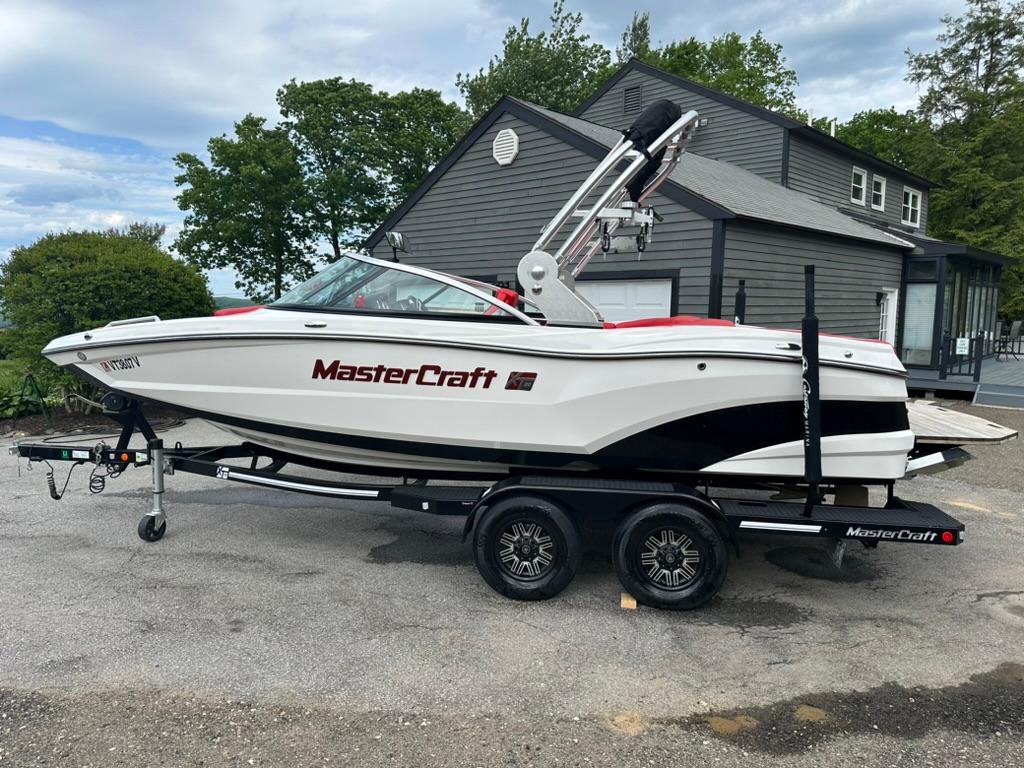 2019 MasterCraft XT20