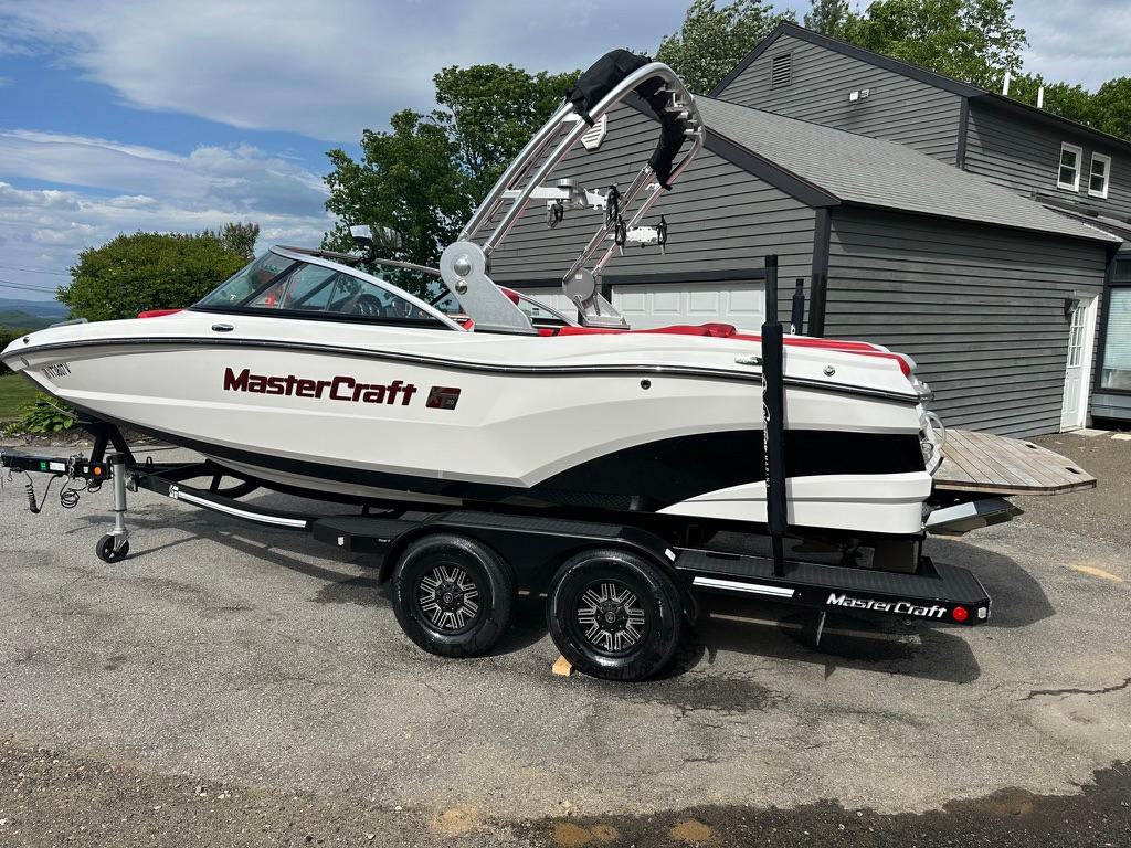 2019 MasterCraft XT20