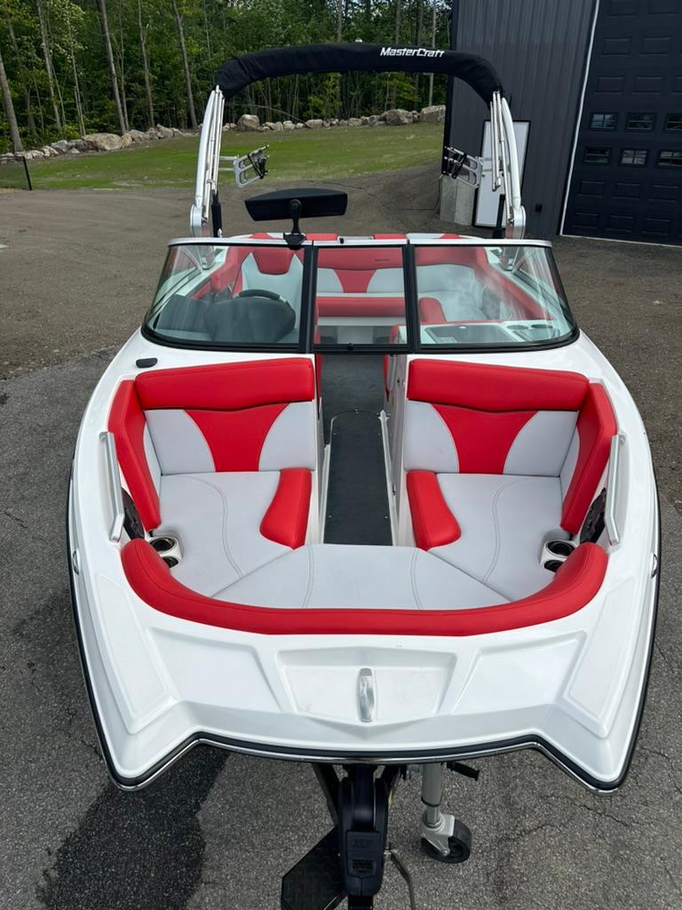 2019 MasterCraft XT20