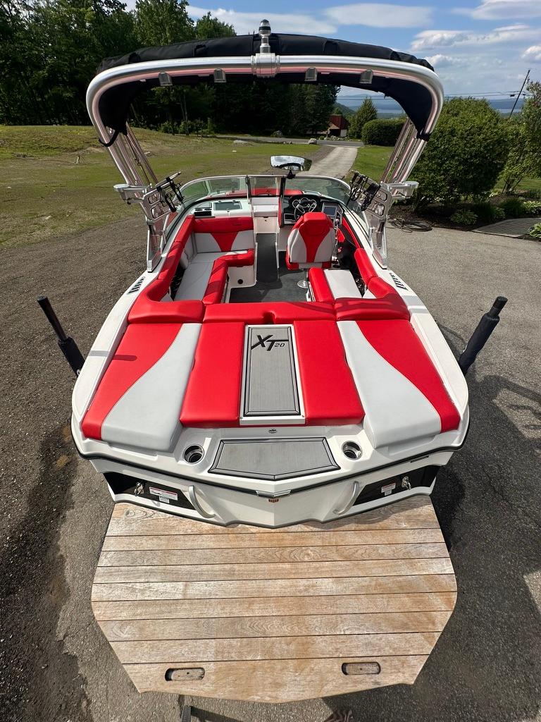 2019 MasterCraft XT20