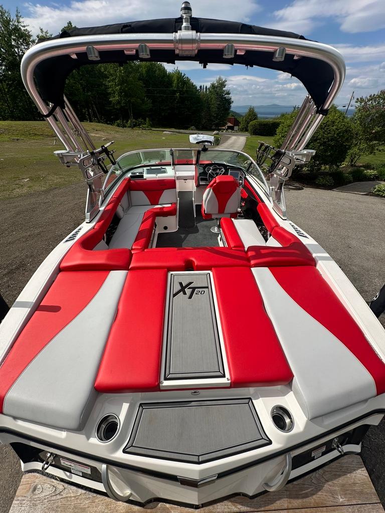 2019 MasterCraft XT20