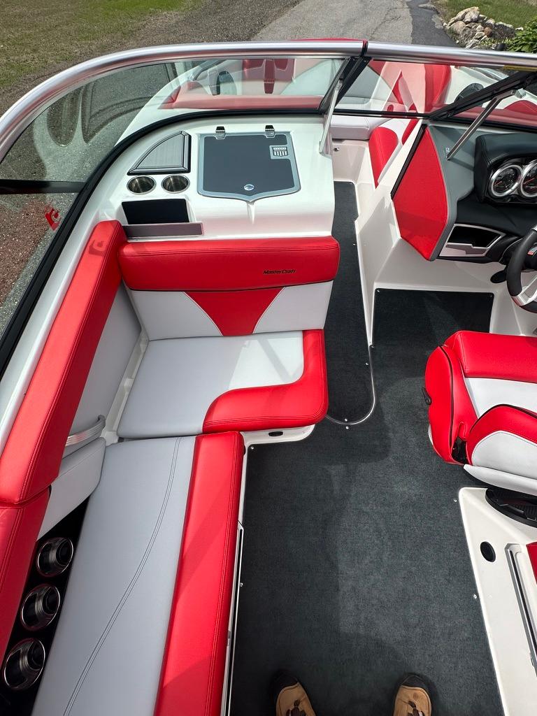 2019 MasterCraft XT20