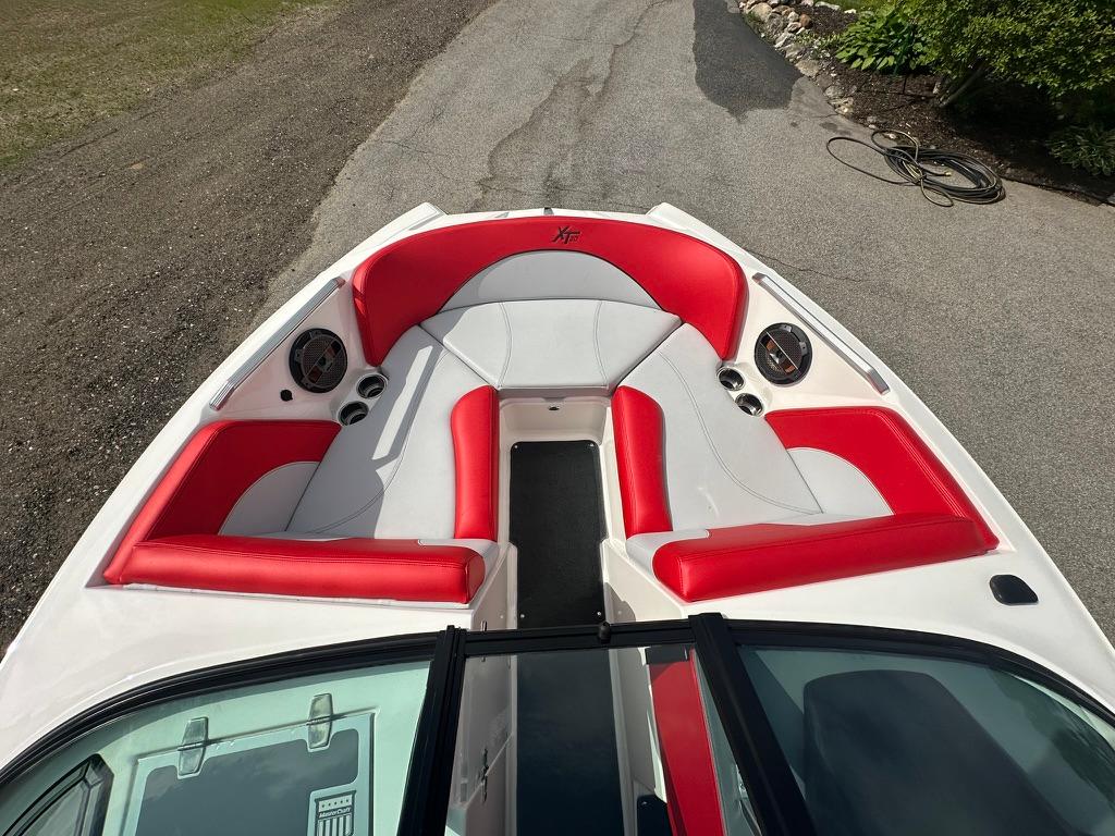 2019 MasterCraft XT20