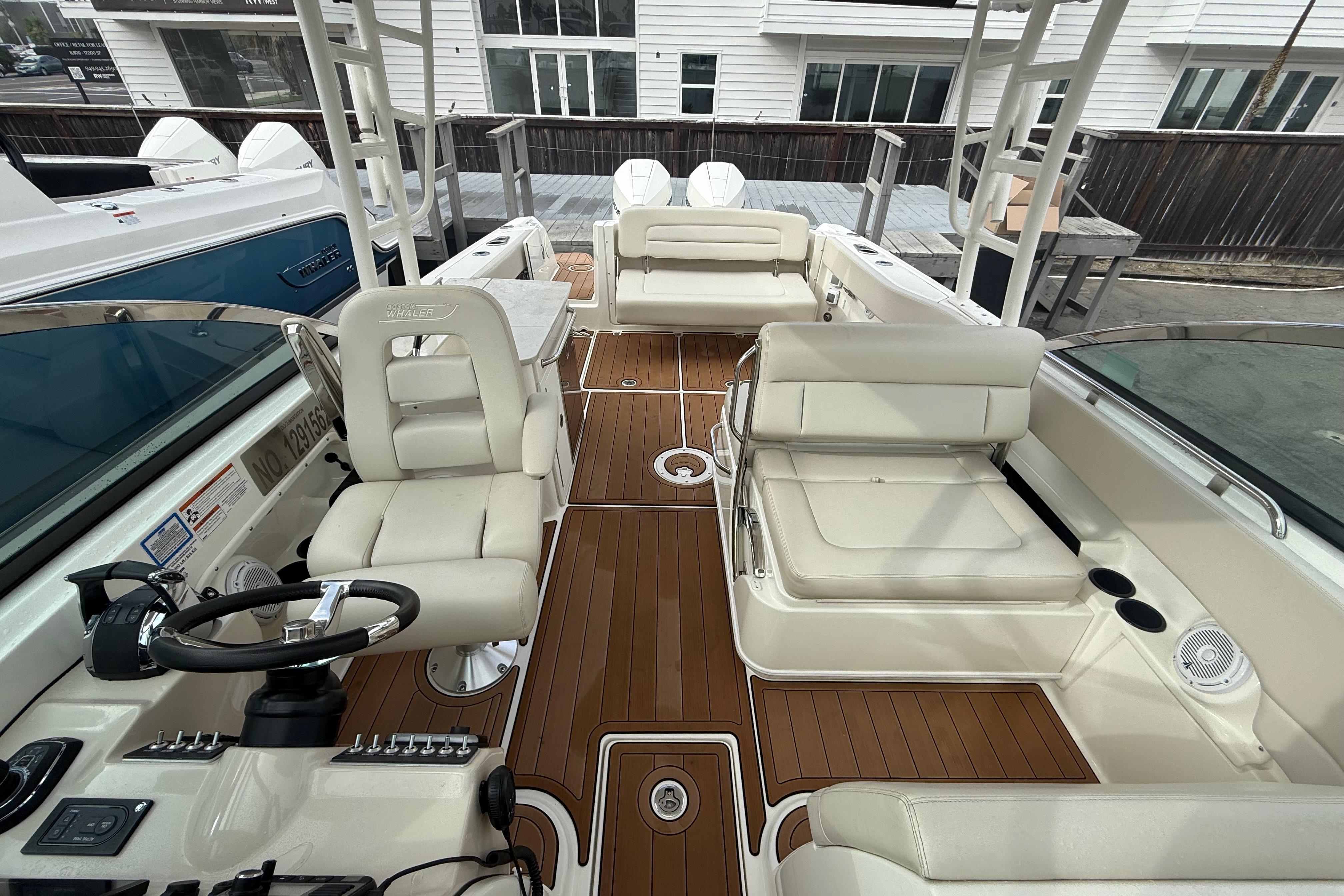 2018 Boston Whaler 270 Vantage #TBRL2623 inventory image at Sun Country Marine Group, Newport Beach