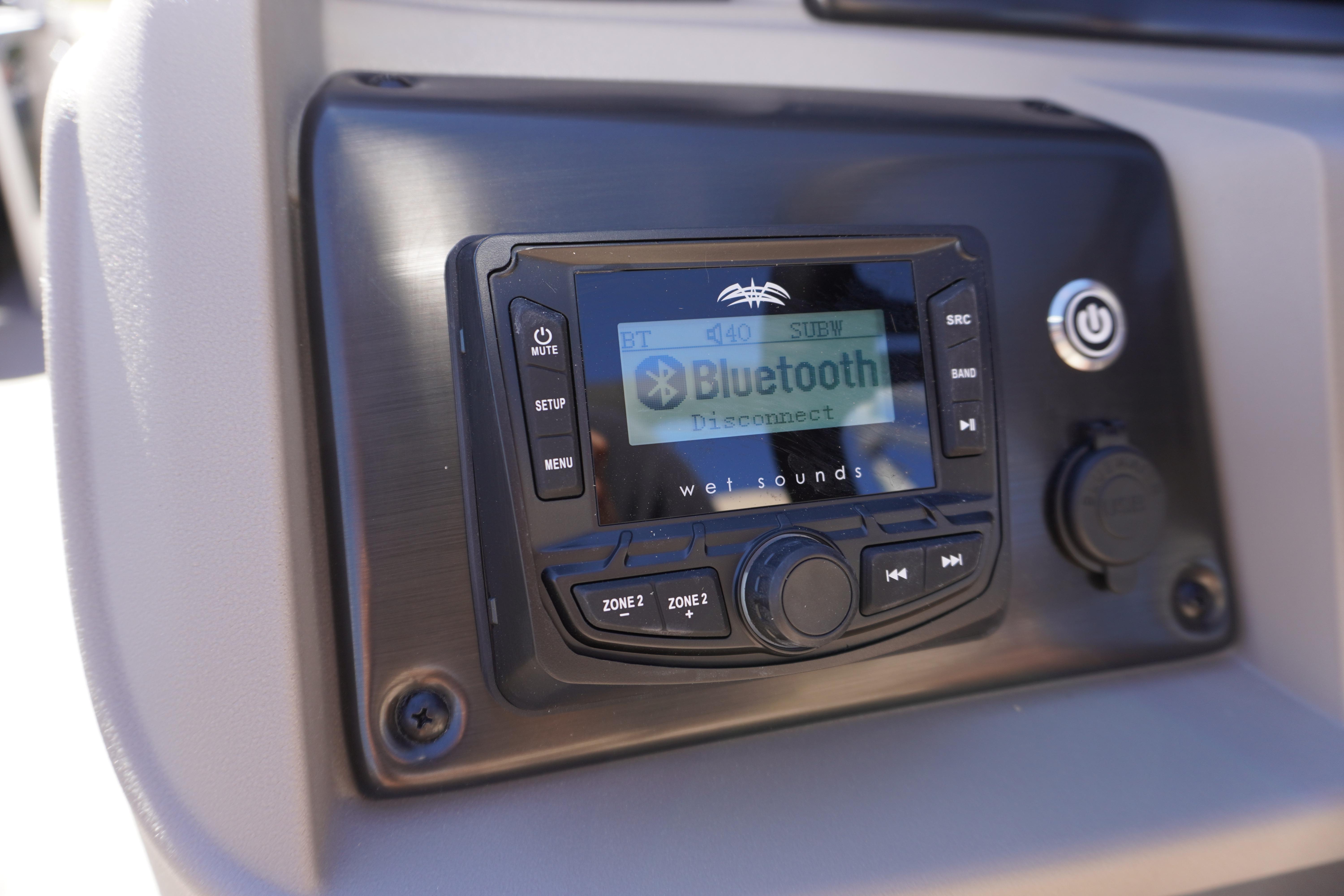 2024 Sun Tracker Party Barge 20 DLX audio system with Bluetooth connectivity.