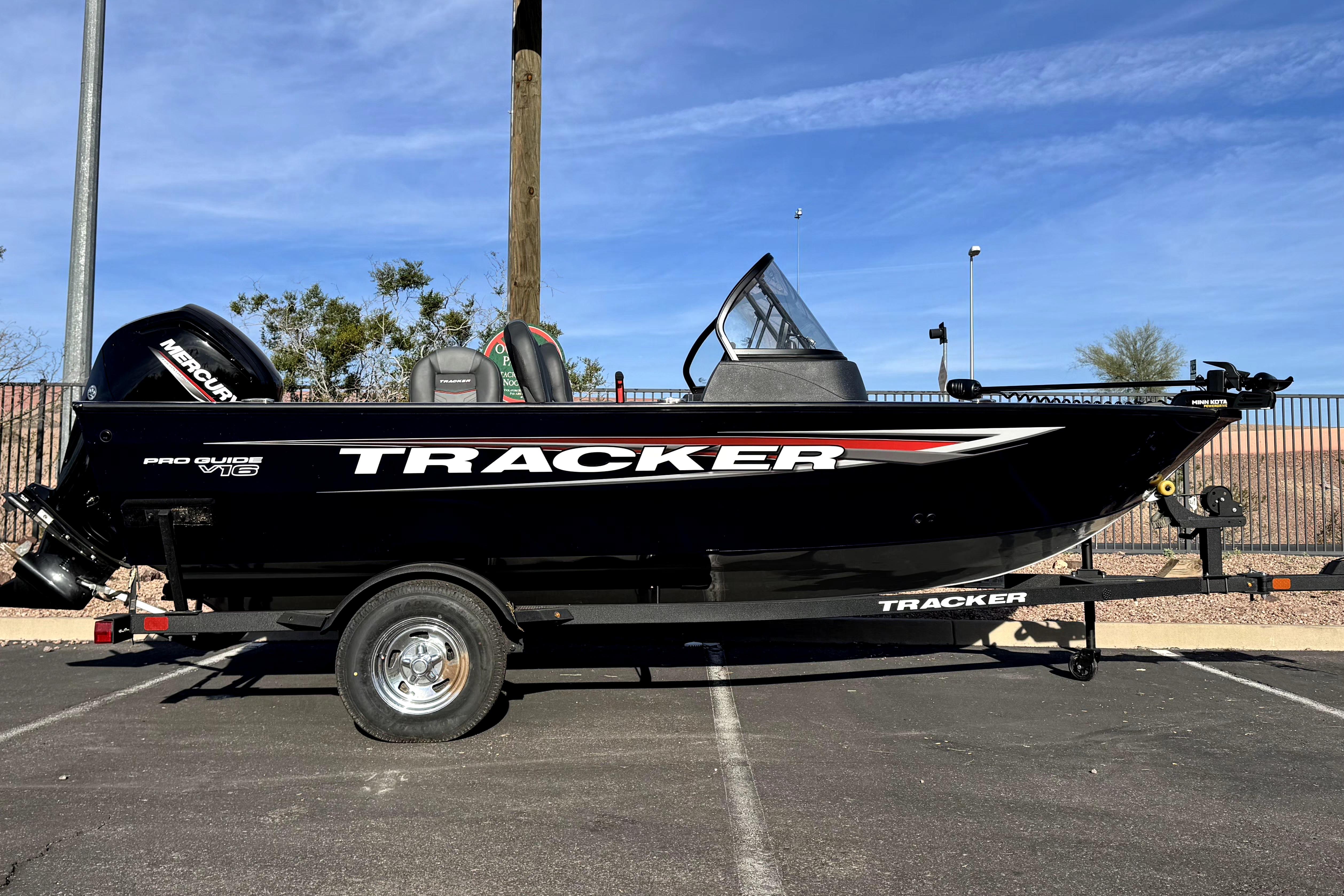 1989 TRACKER MARINE PRO DEEP V VIN BUJ62083E989 FISHING BOAT - Jeff Martin  Auctioneers, Inc., image size:5032x3355