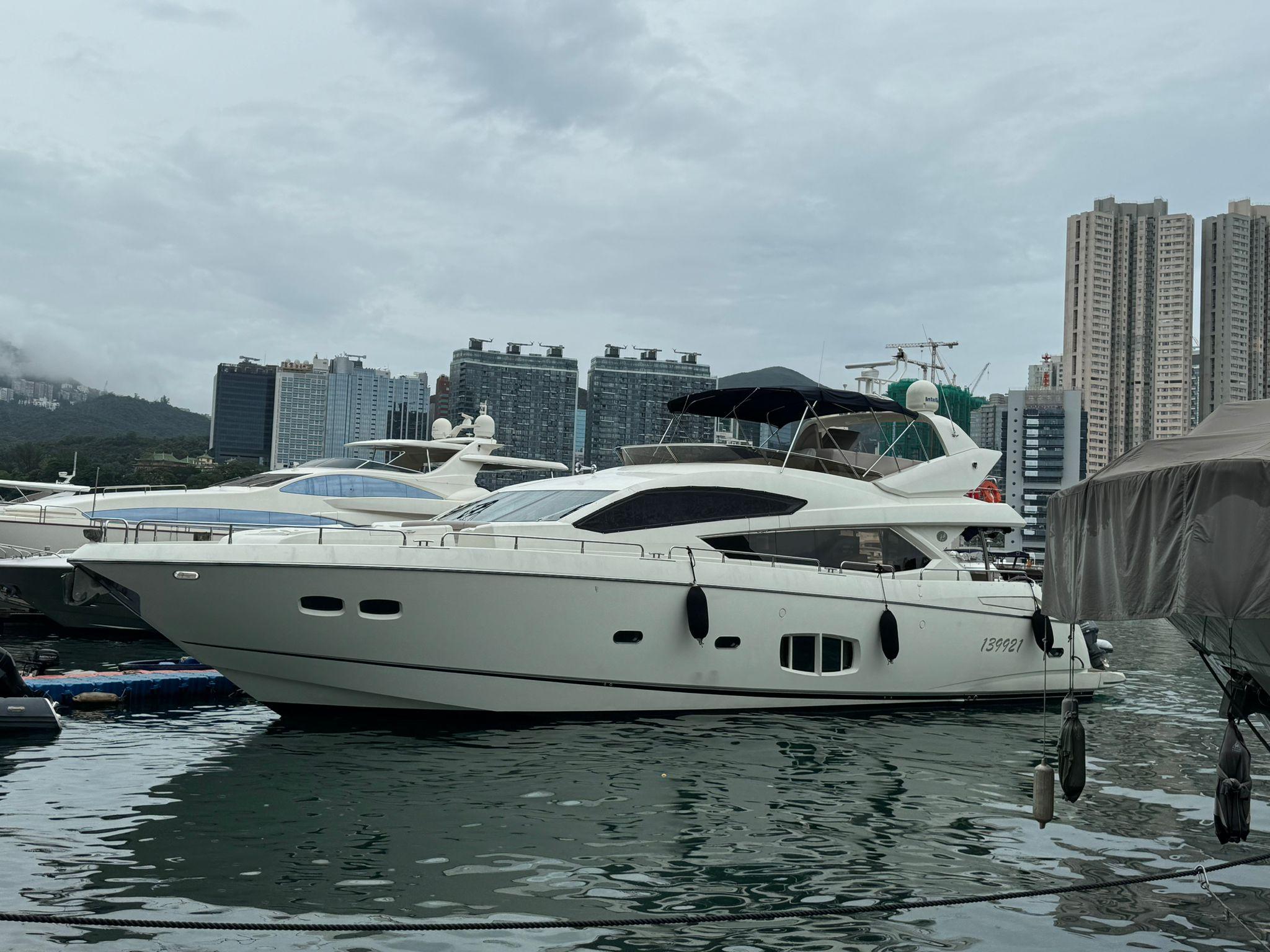 yacht boat hong kong