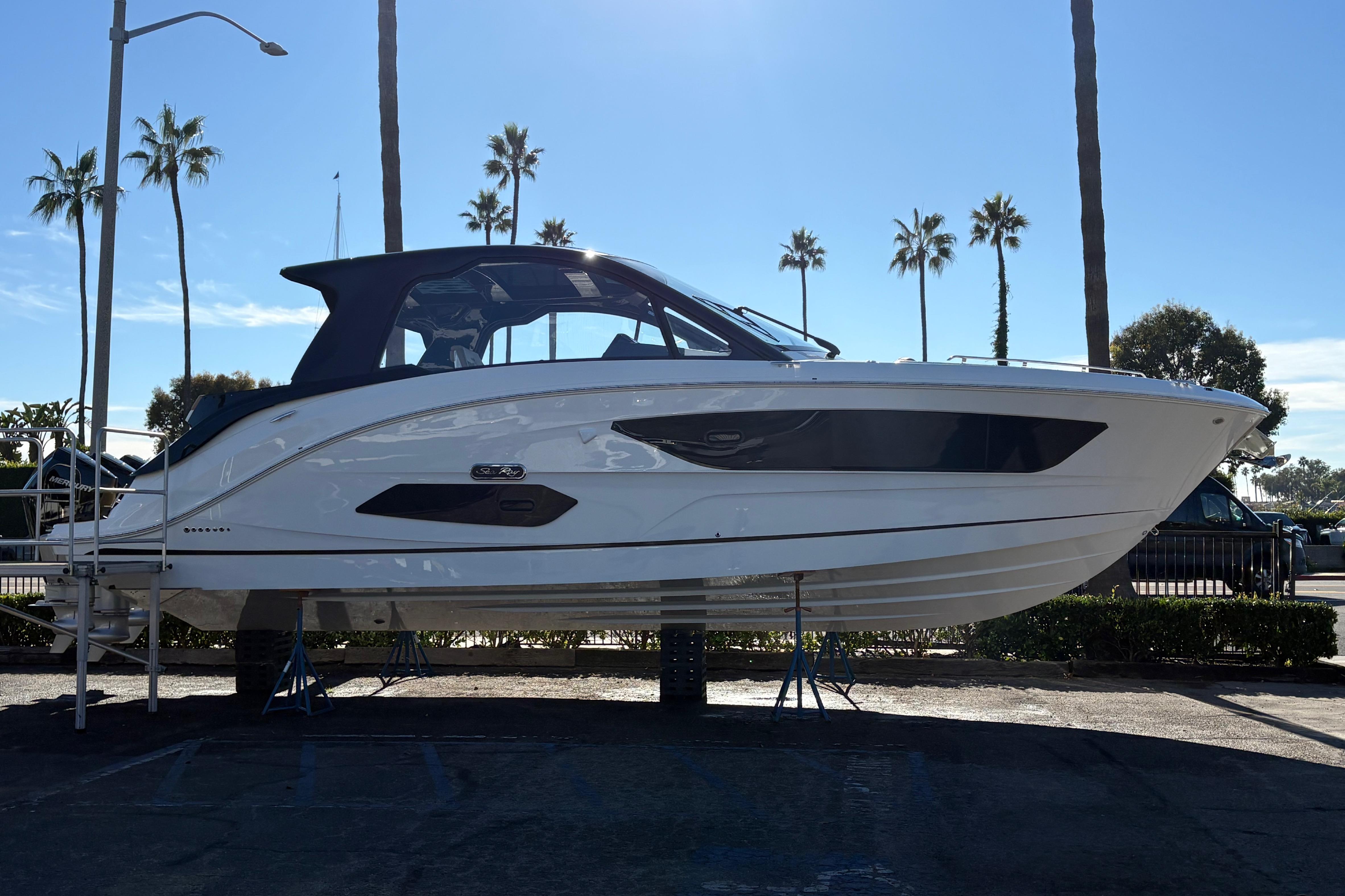 2026 Sea Ray Sundancer 370 Outboard #S1707H primary image