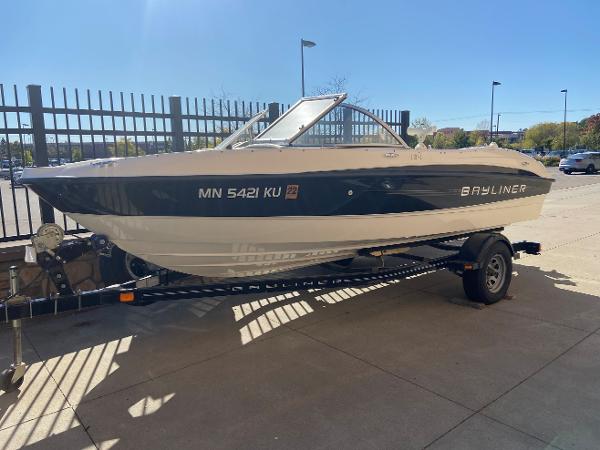 2011 Bayliner boat for sale, model of the boat is 184 SF & Image # 1 of 6