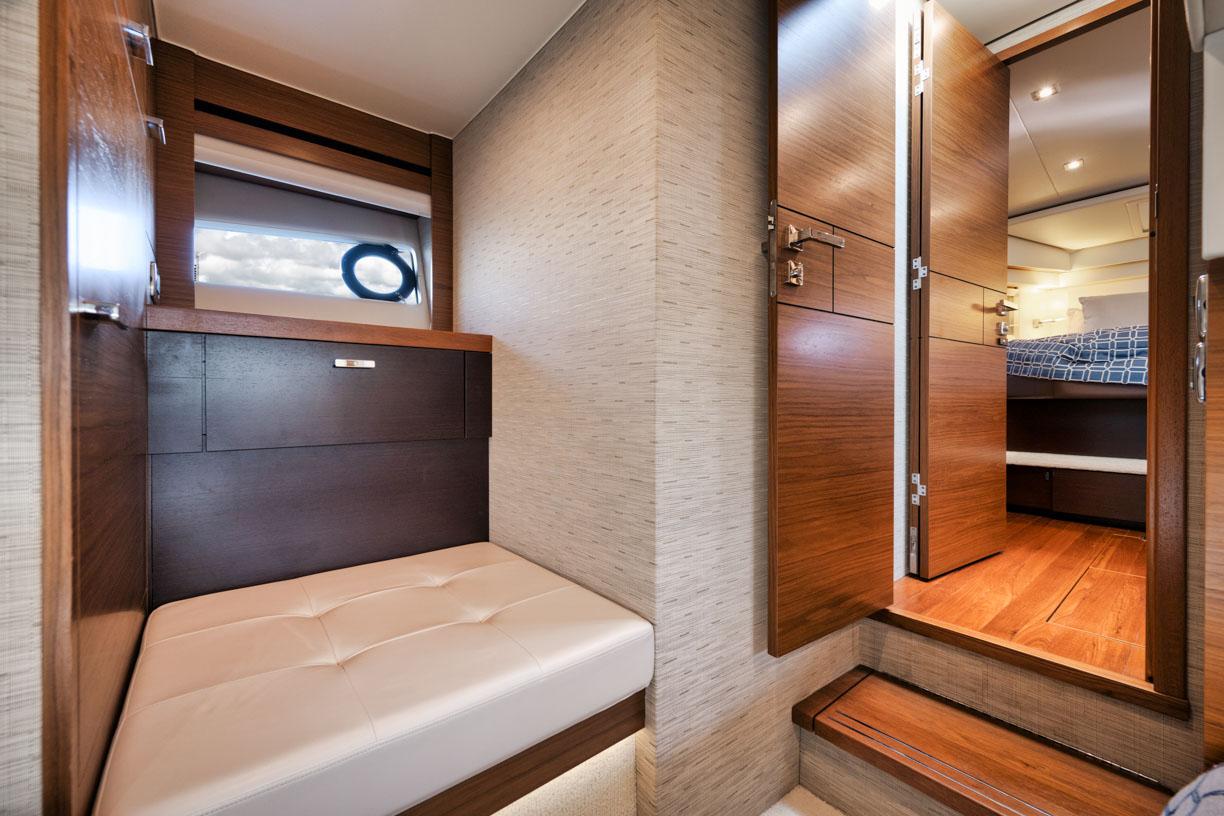 Tiara 44 - Blue Skies -Guest Stateroom