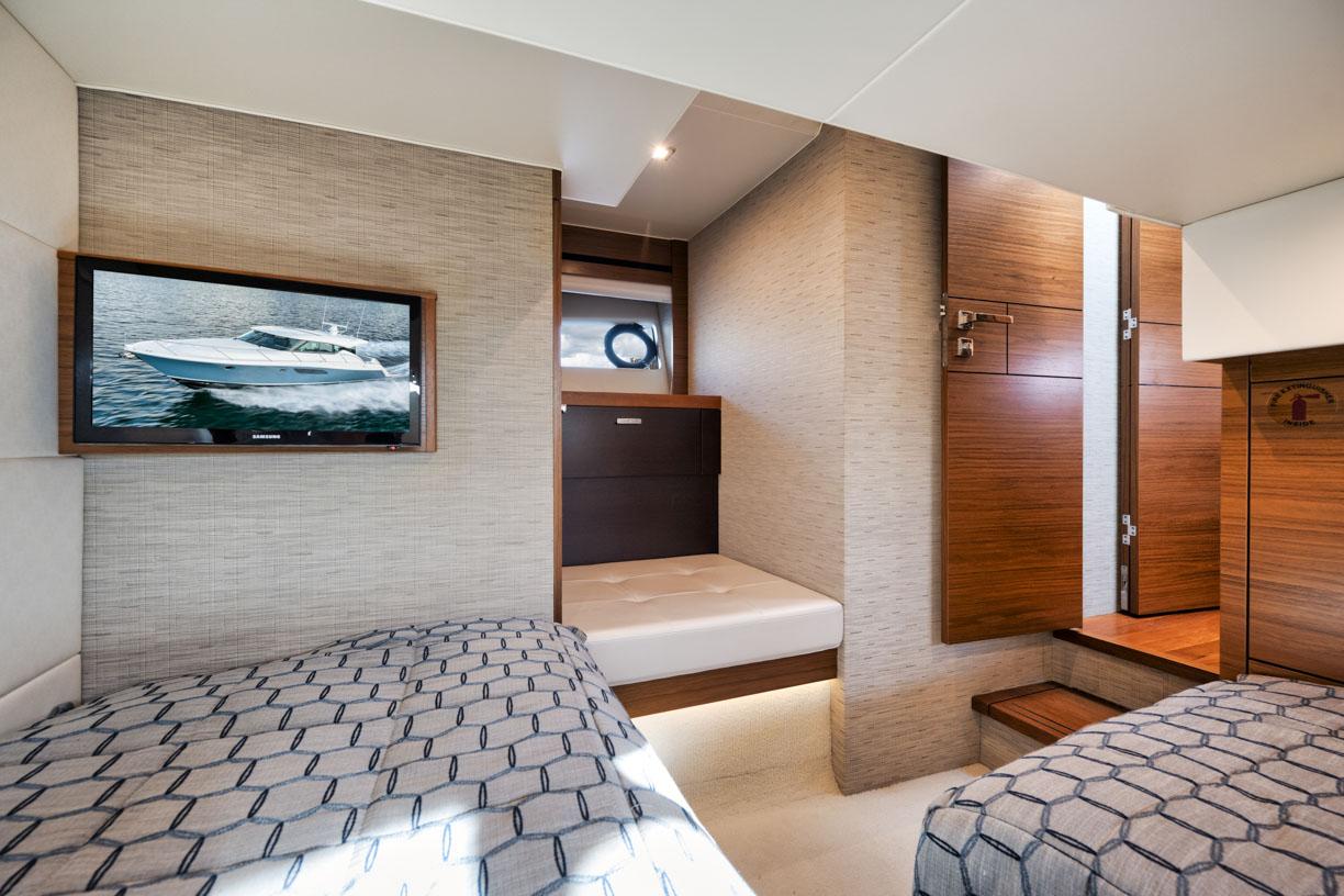 Tiara 44 - Blue Skies -Guest Stateroom