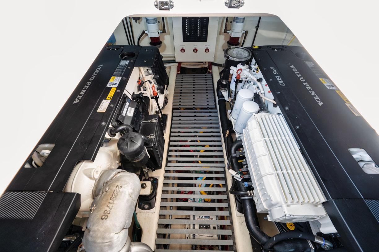 Tiara 44 - Blue Skies -Engine Room