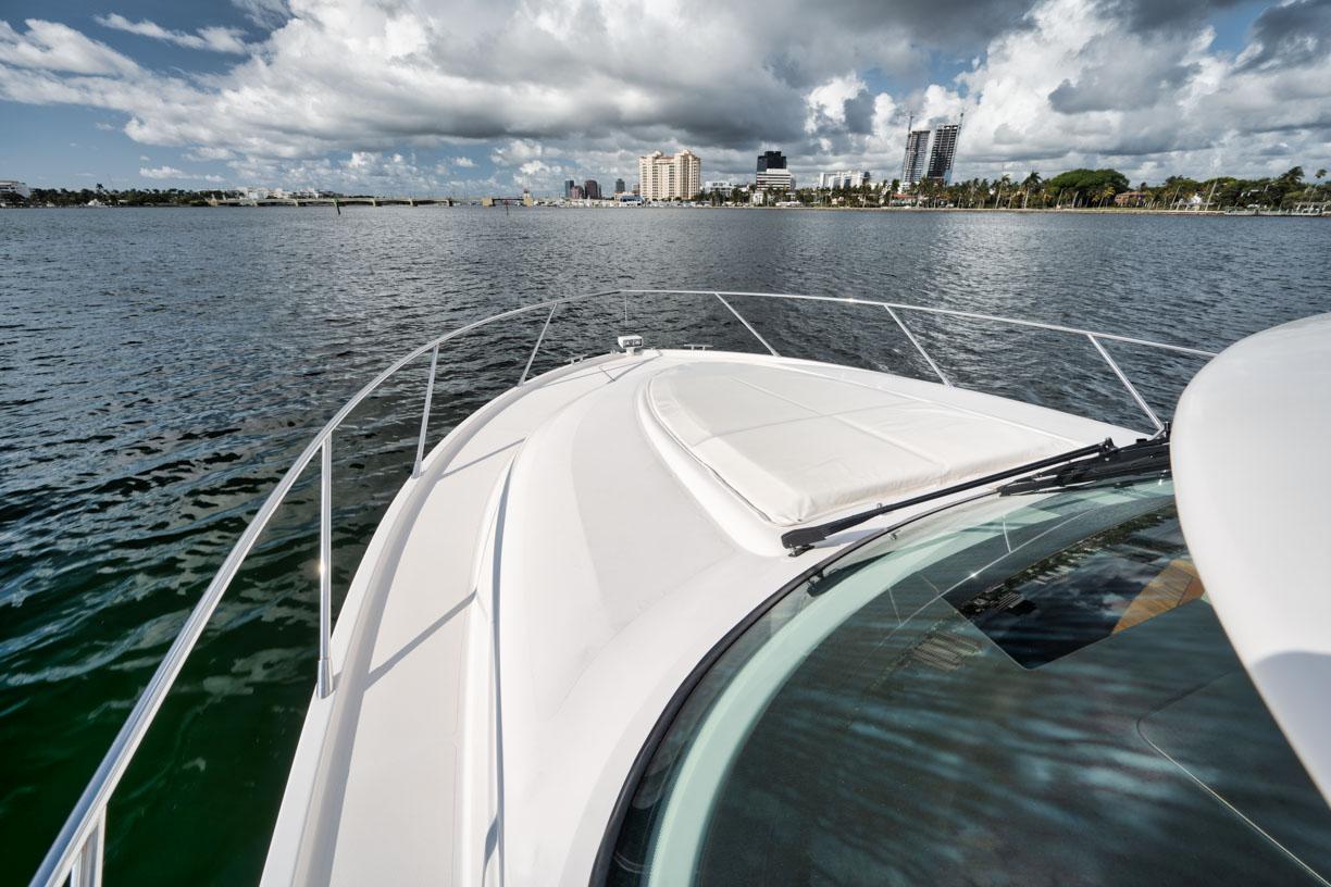 Tiara 44 - Blue Skies -Bow