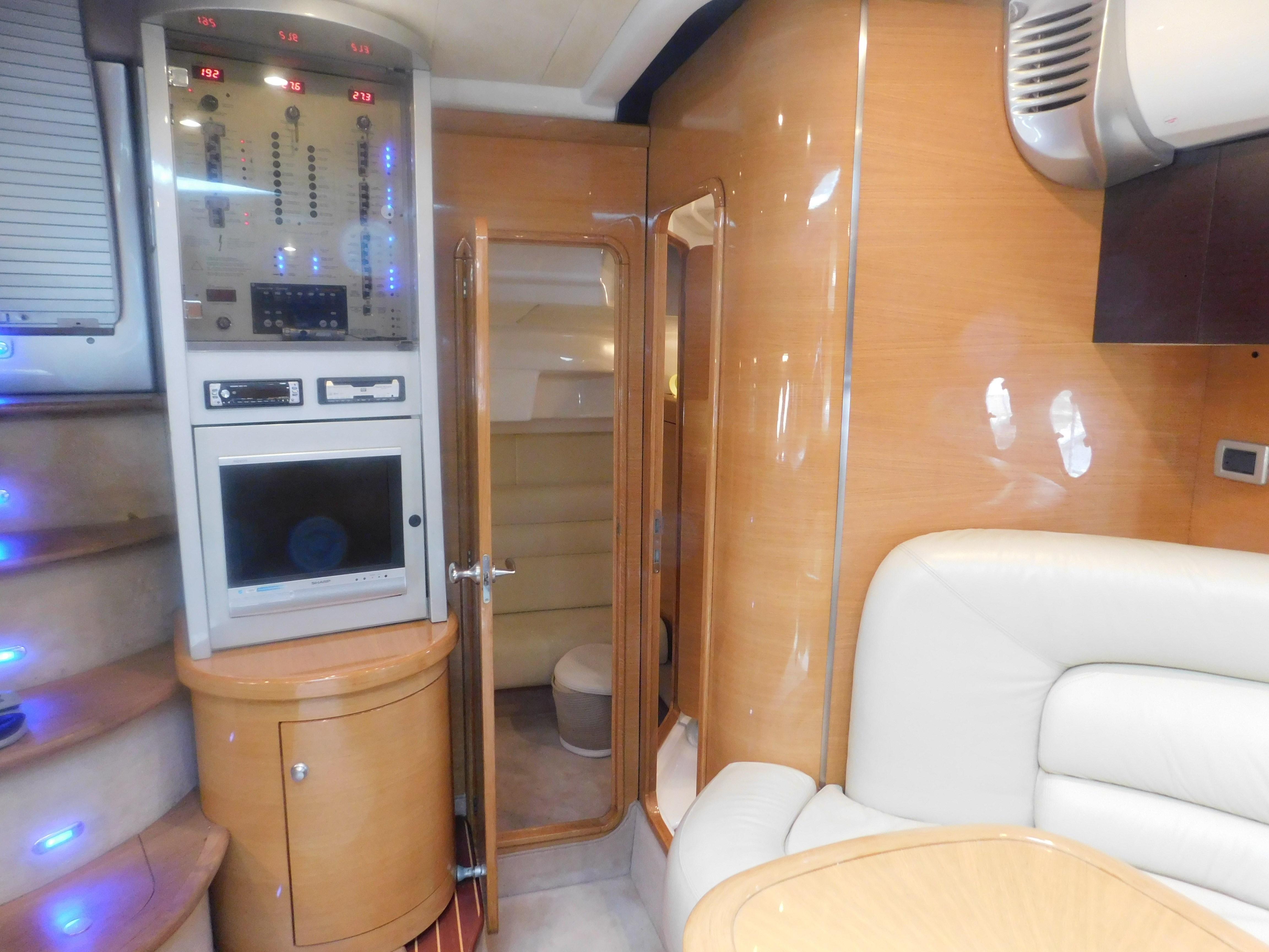 47′ Cranchi 2007 Yacht for Sale