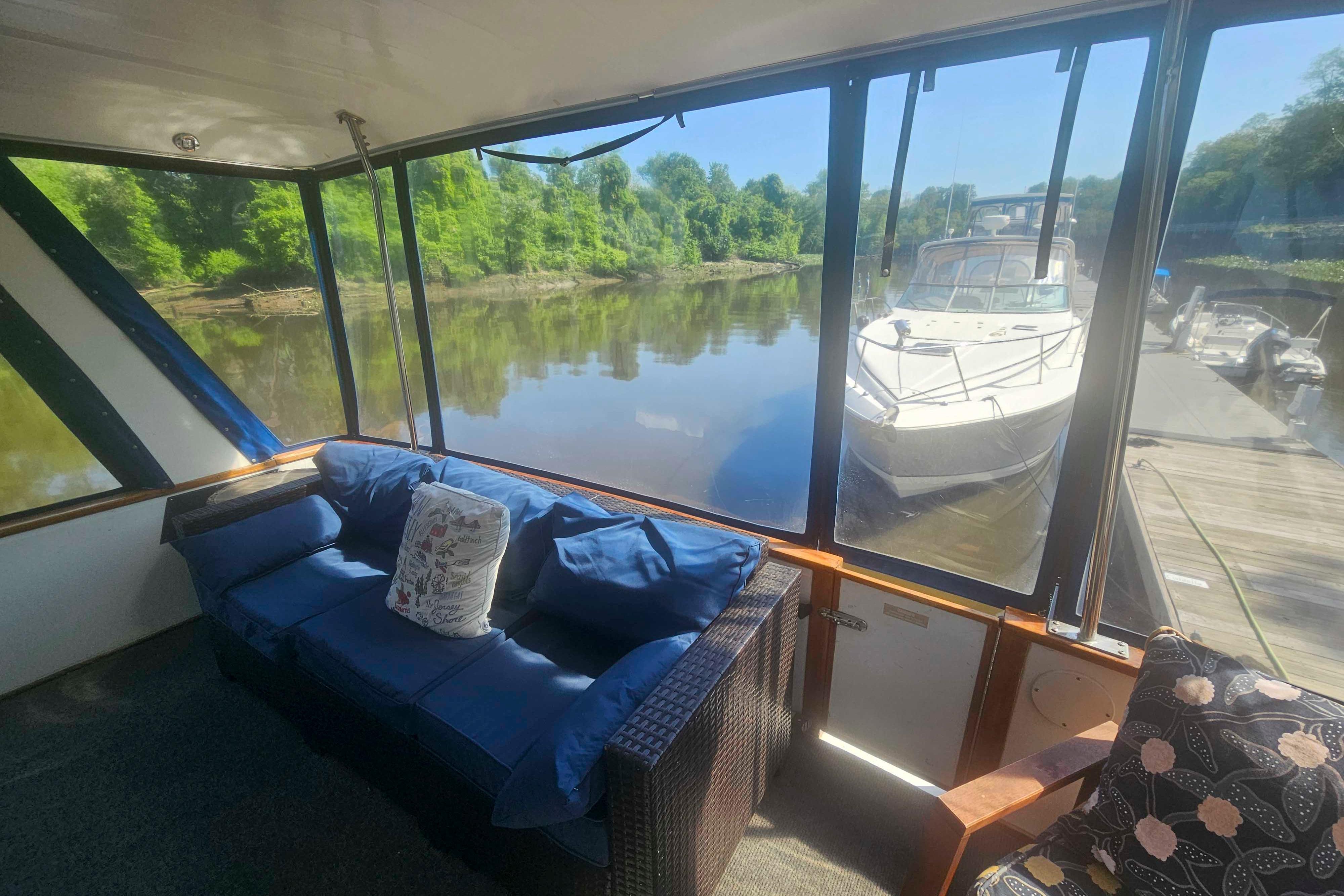  Knot 10 Yacht Sales