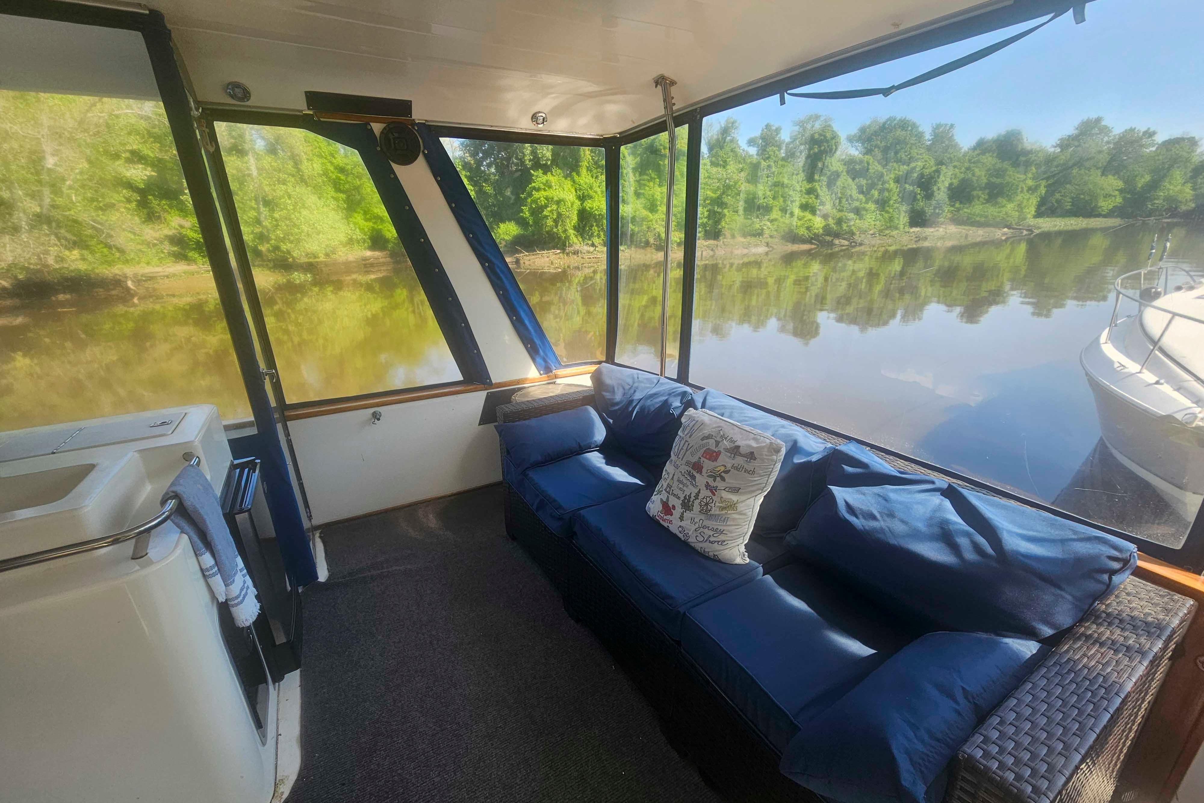  Knot 10 Yacht Sales