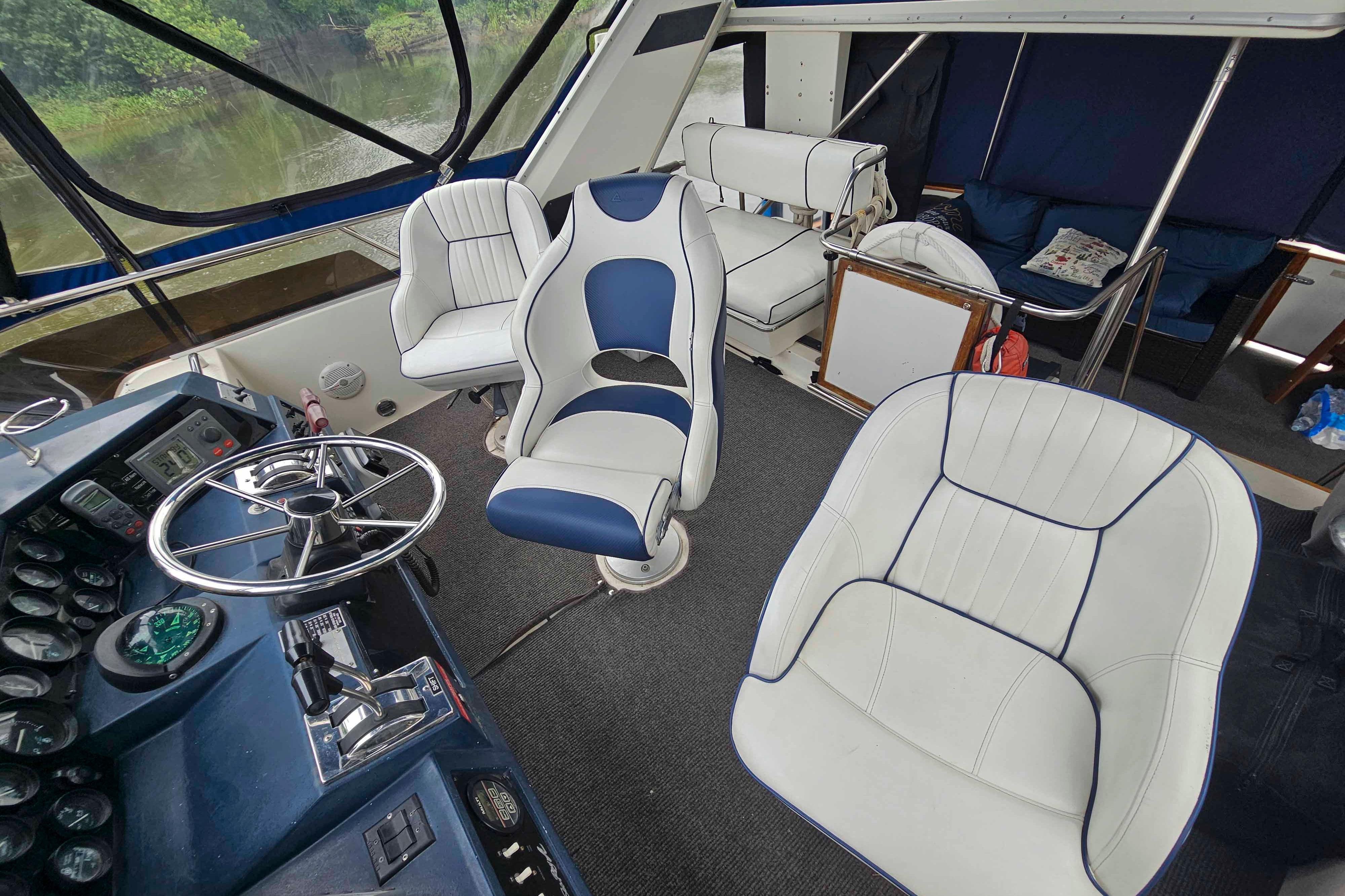  Knot 10 Yacht Sales