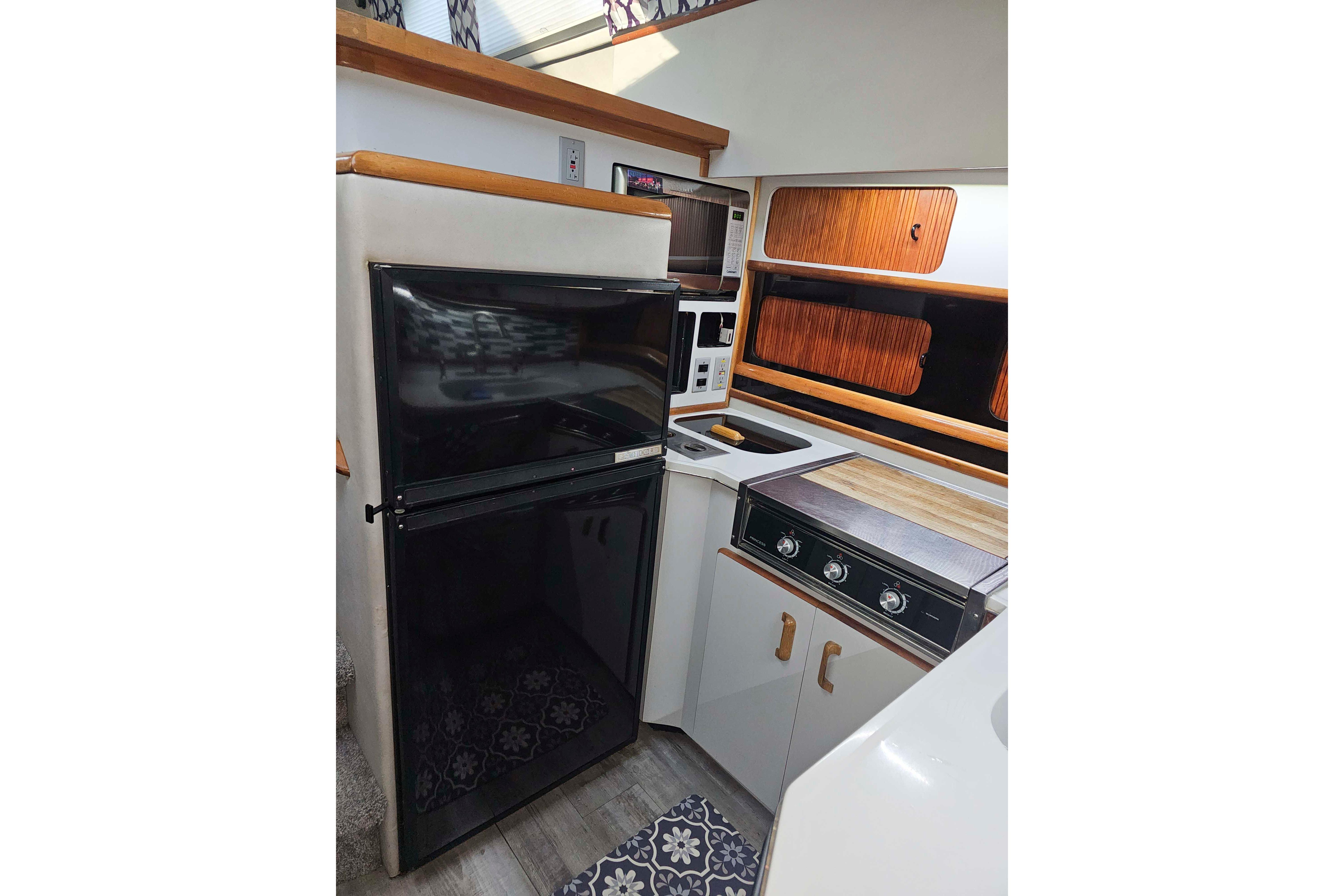  Knot 10 Yacht Sales