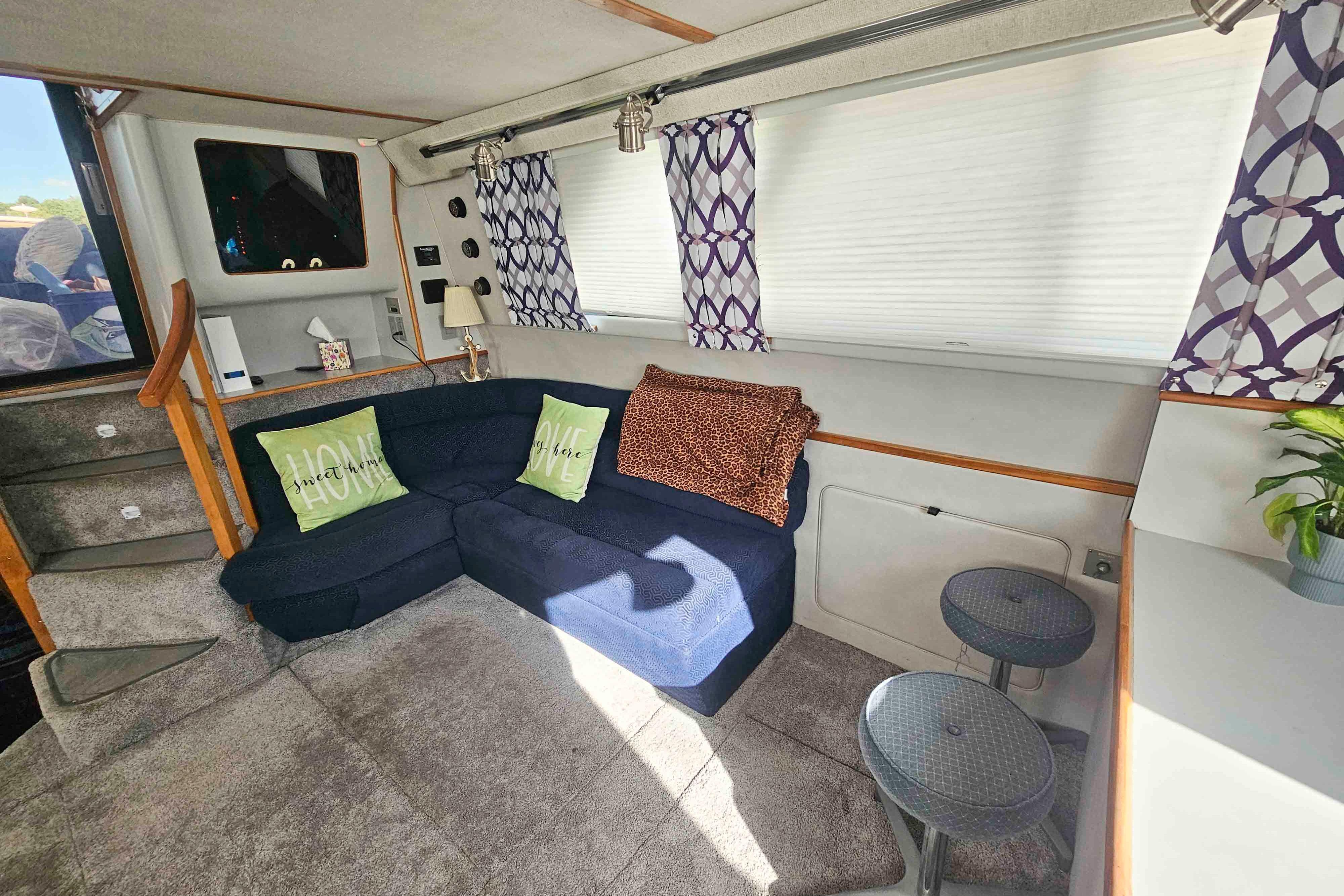  Knot 10 Yacht Sales