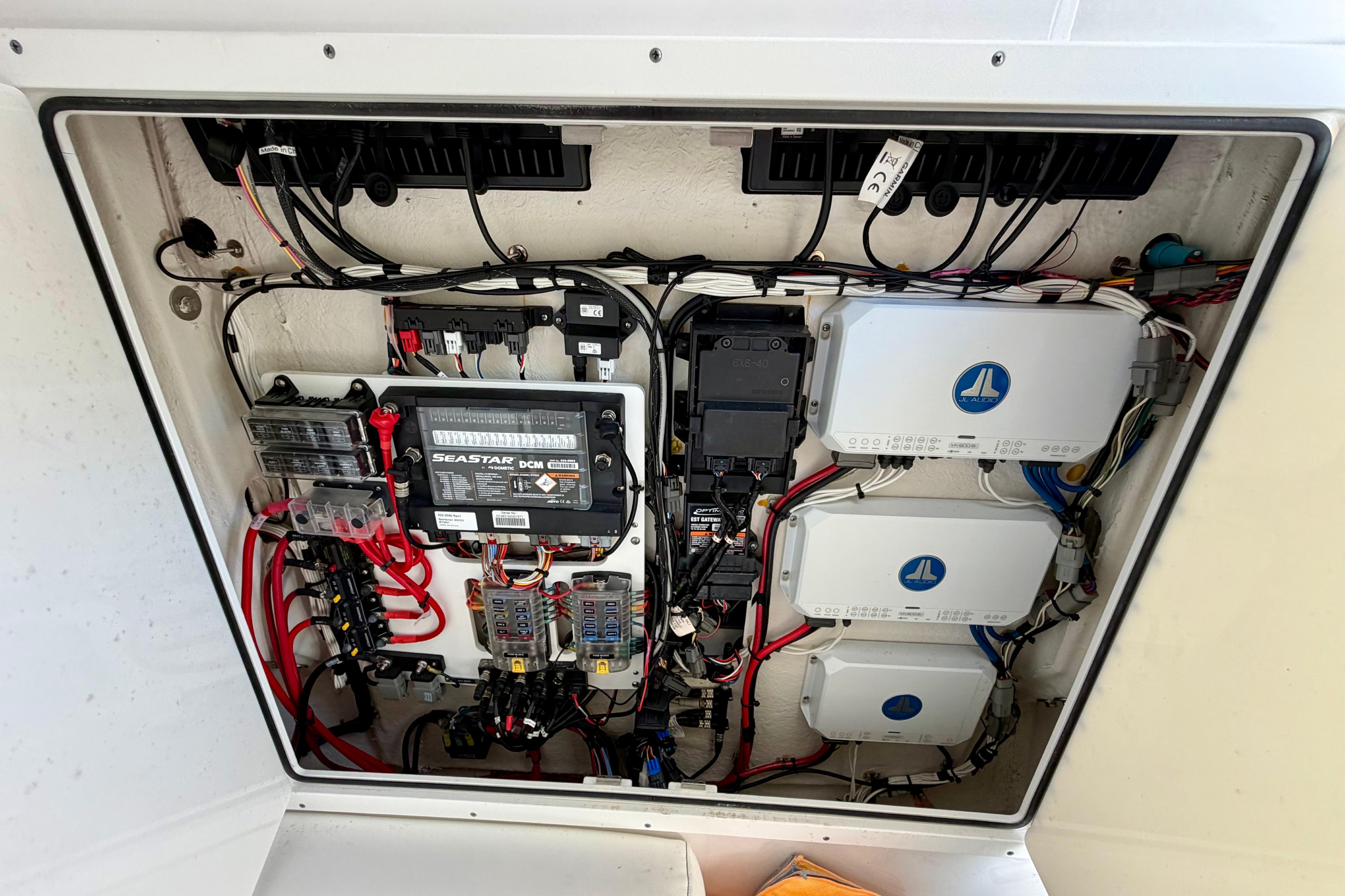 2021 Sportsman Open 302 Center Console-20