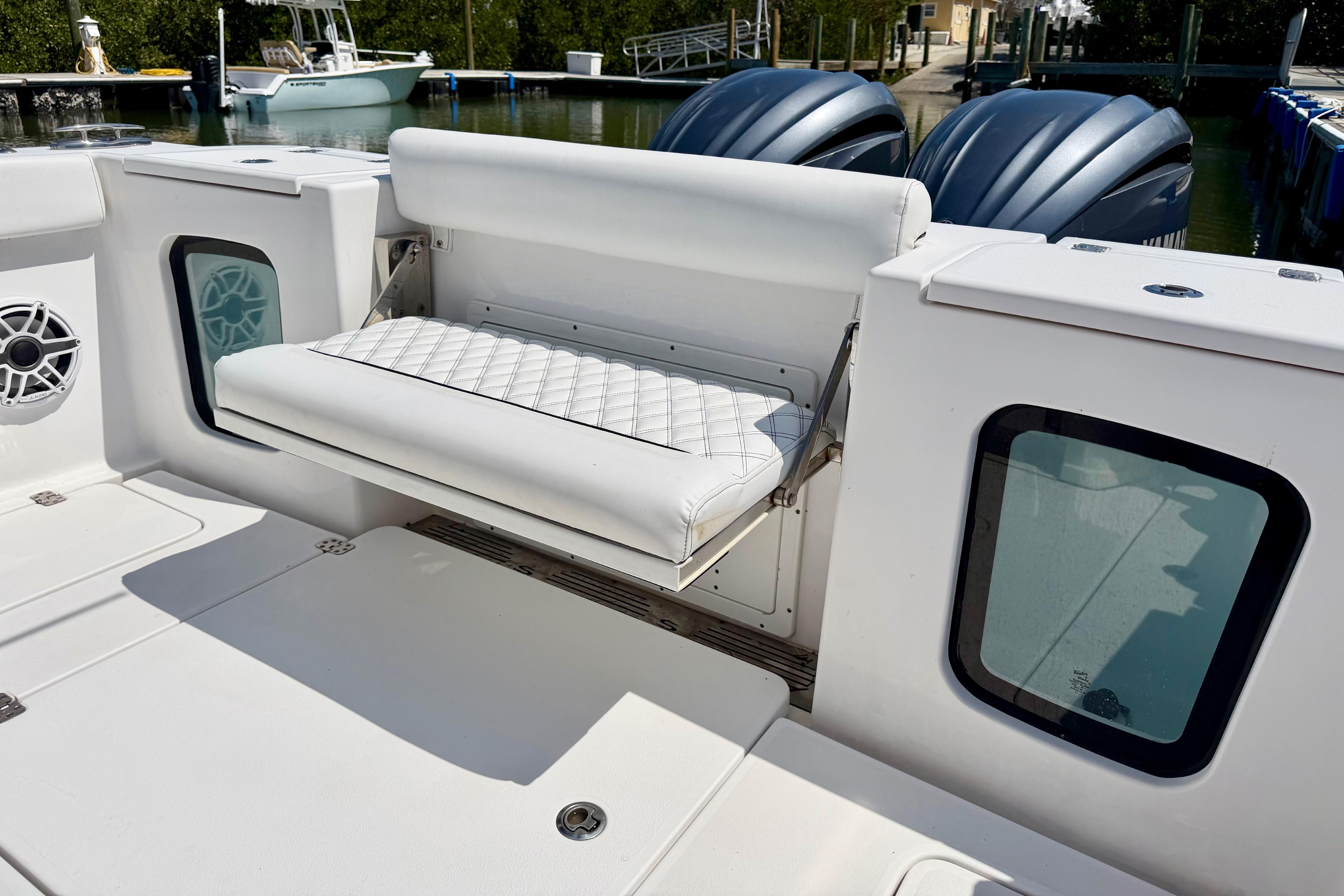 2021 Sportsman Open 302 Center Console-12