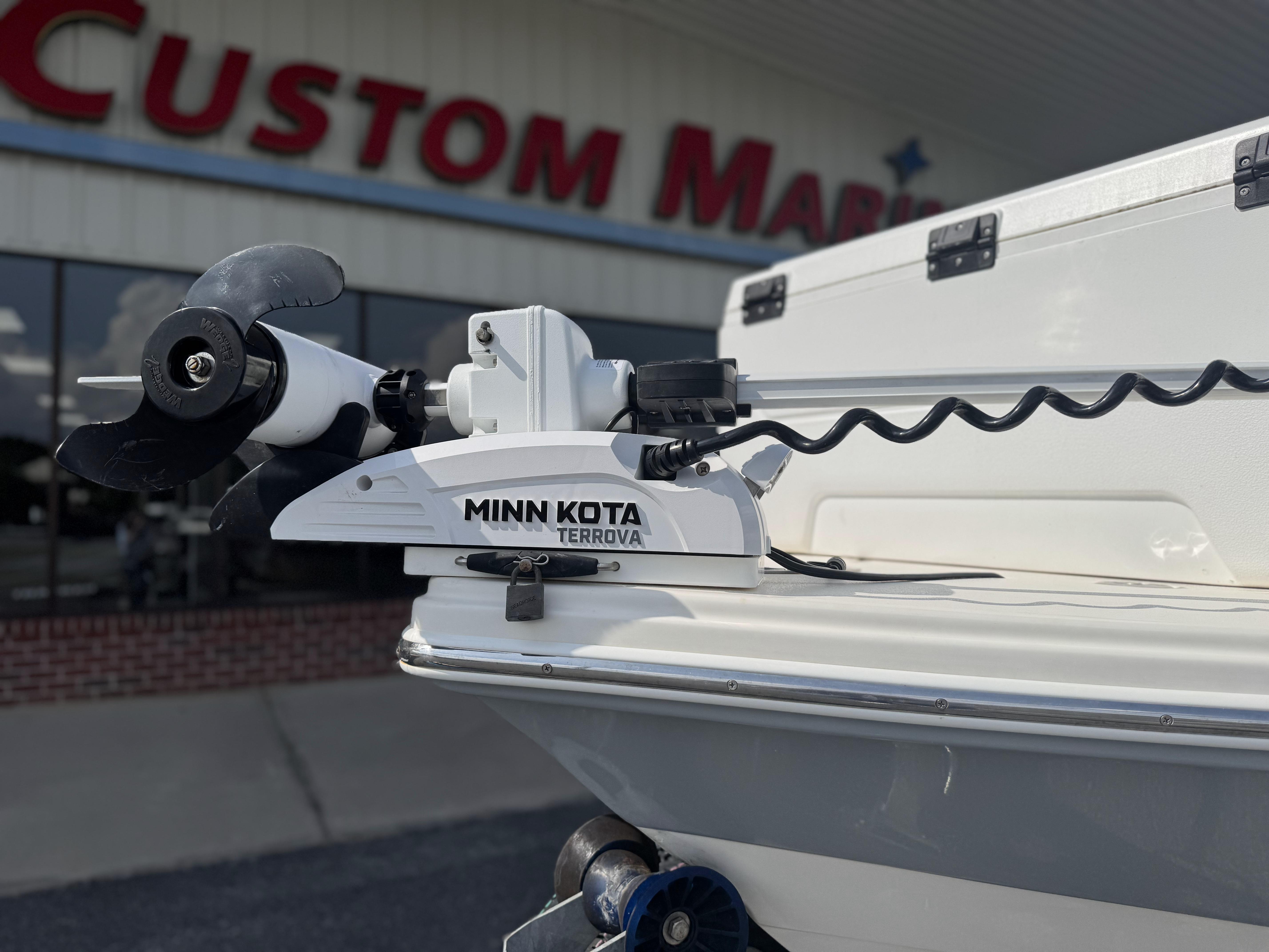Minn Kota Terrova motor on 2014 Pathfinder 2200 TRS boat at Custom Marine.