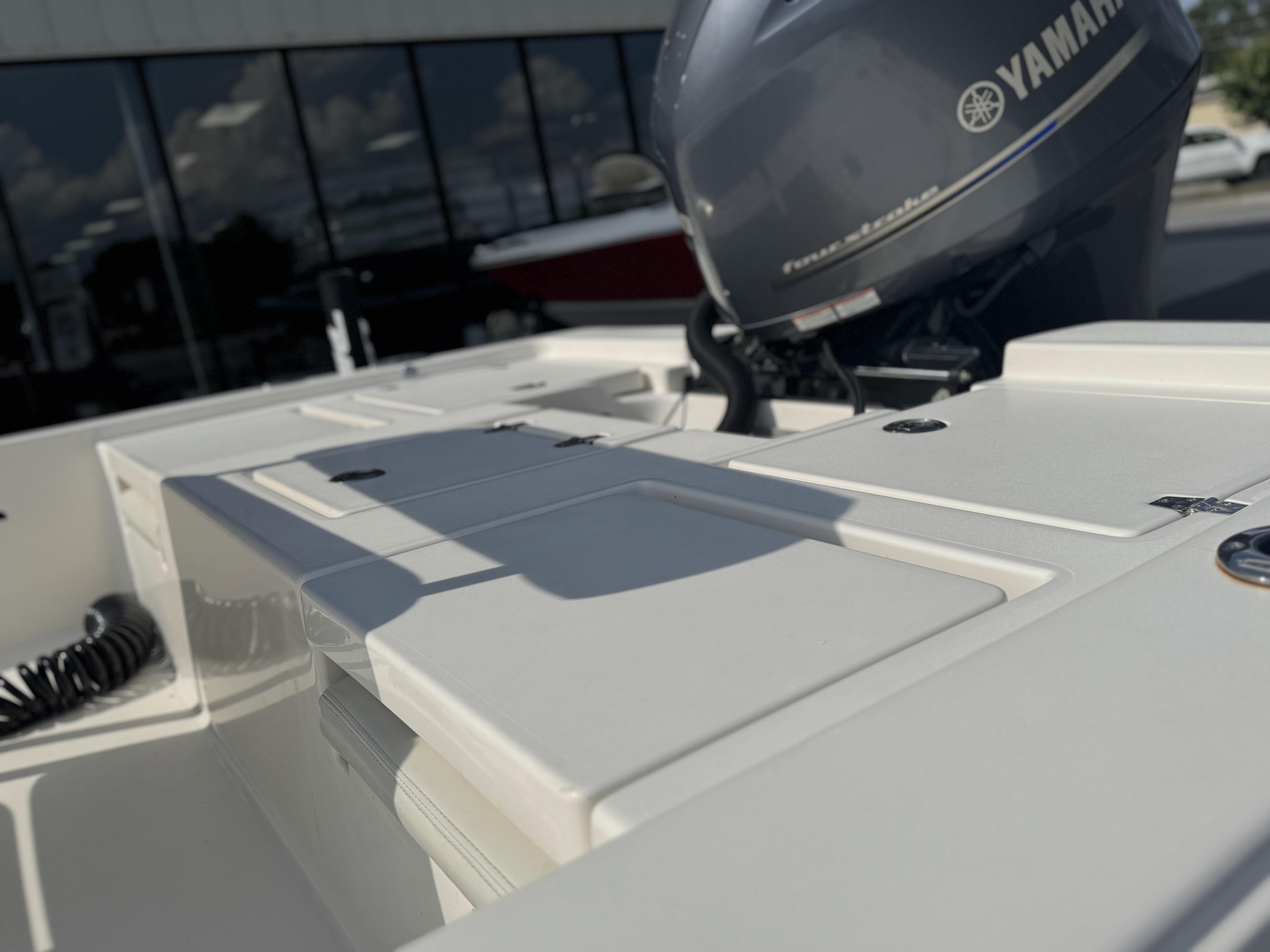 2014 Pathfinder 2200 TRS boat with Yamaha engine, close-up view.