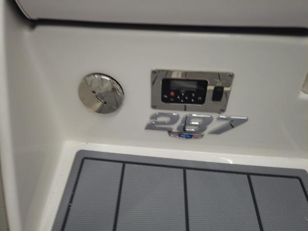 2021 Chaparral boat for sale, model of the boat is 287 SSX & Image # 4 of 19