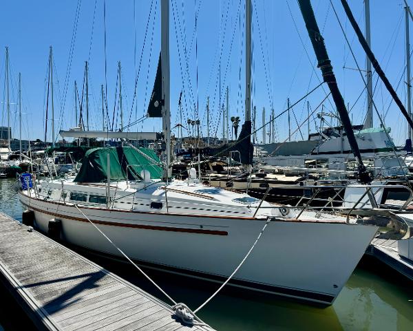 1996 Beneteau Oceanis 40 CC sailboat docked at marina under clear blue sky.