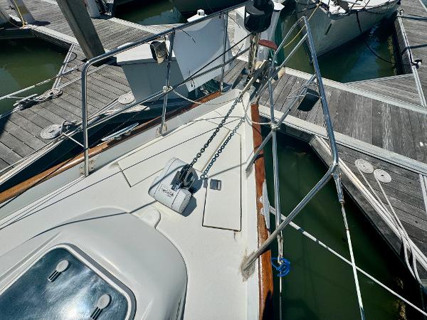 Beneteau Oceanis 40 CC 1996 sailboat deck with anchor at marina.