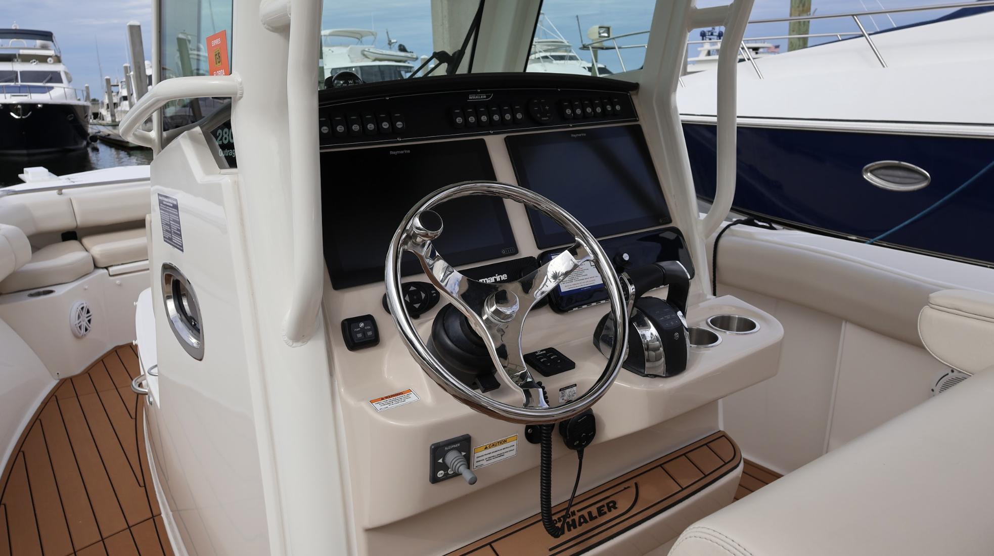 2021 Boston Whaler 280 Outrage