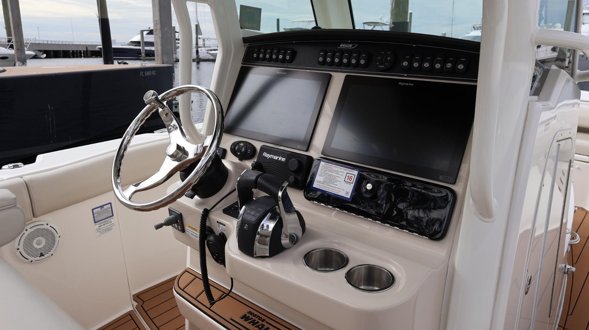 2021 Boston Whaler 280 Outrage