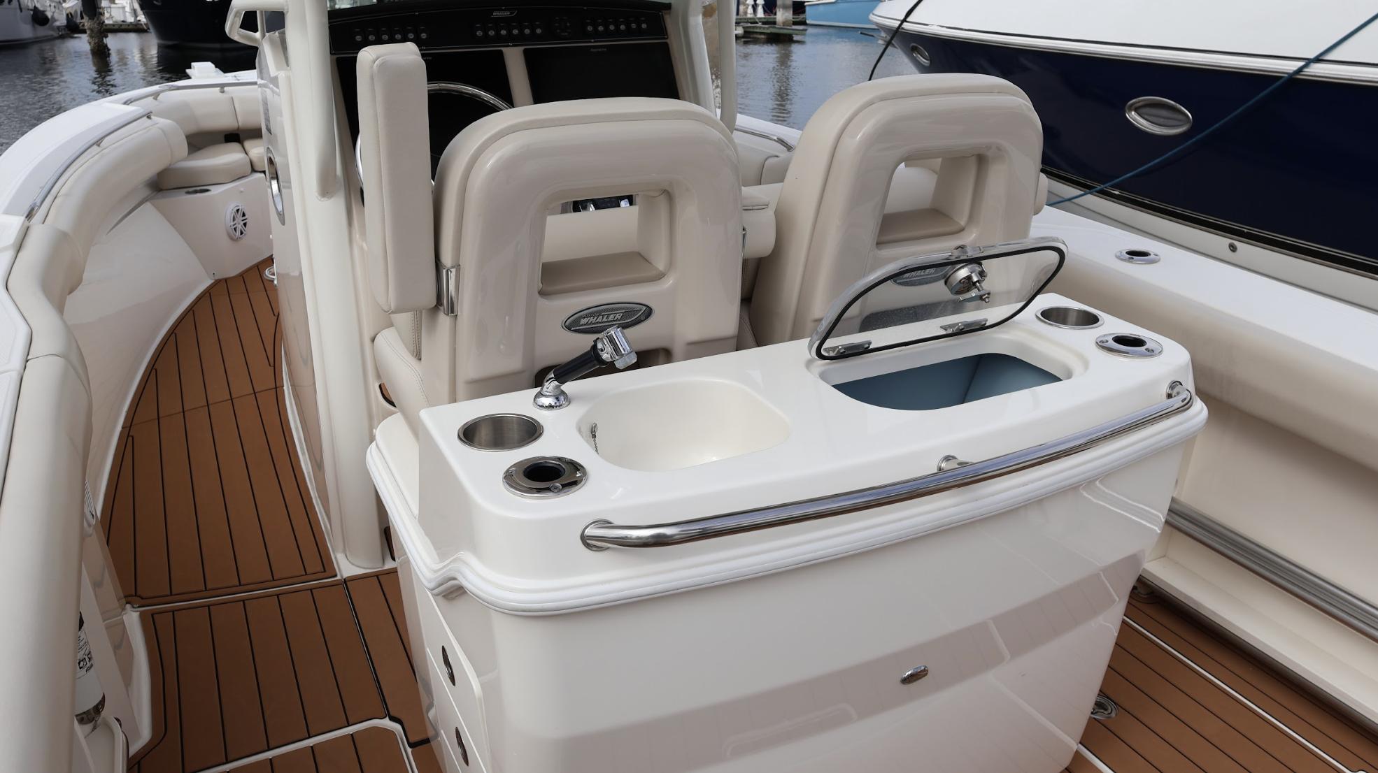 2021 Boston Whaler 280 Outrage