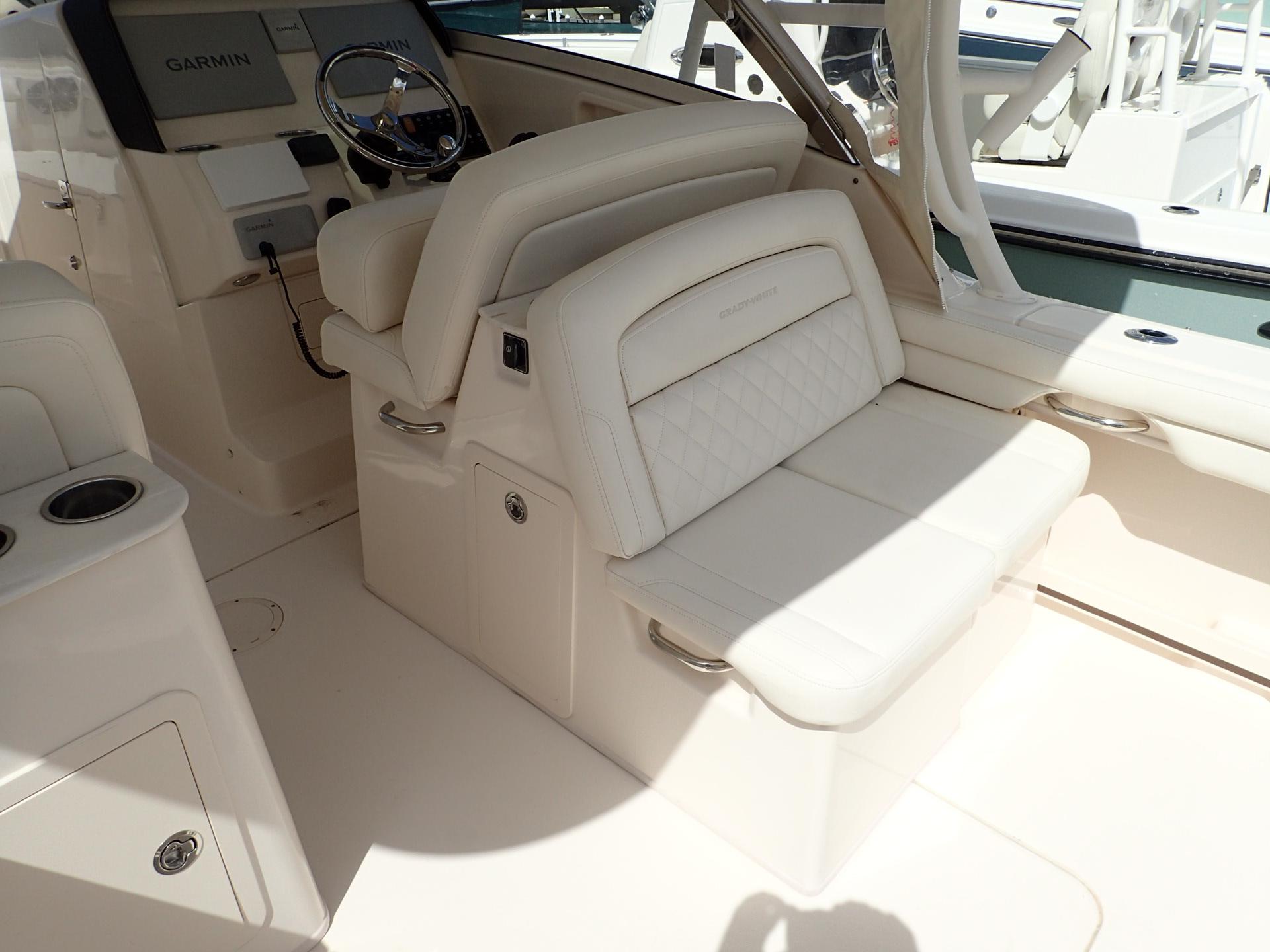2020-grady-white-freedom-325-power-9830911-20250614091838081-1_XLARGE