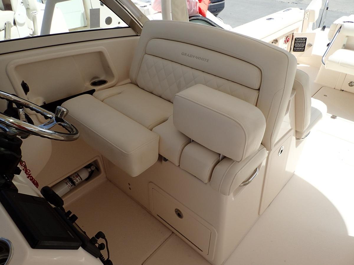 2020-grady-white-freedom-325-power-9830911-20250614091845024-1_XLARGE