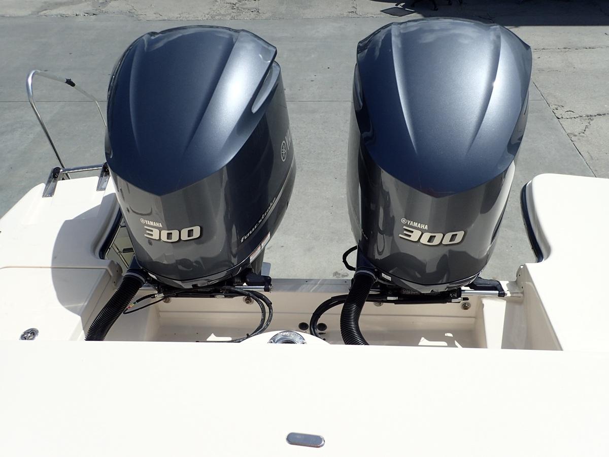 2020-grady-white-freedom-325-power-9830911-20250614091856240-1_XLARGE