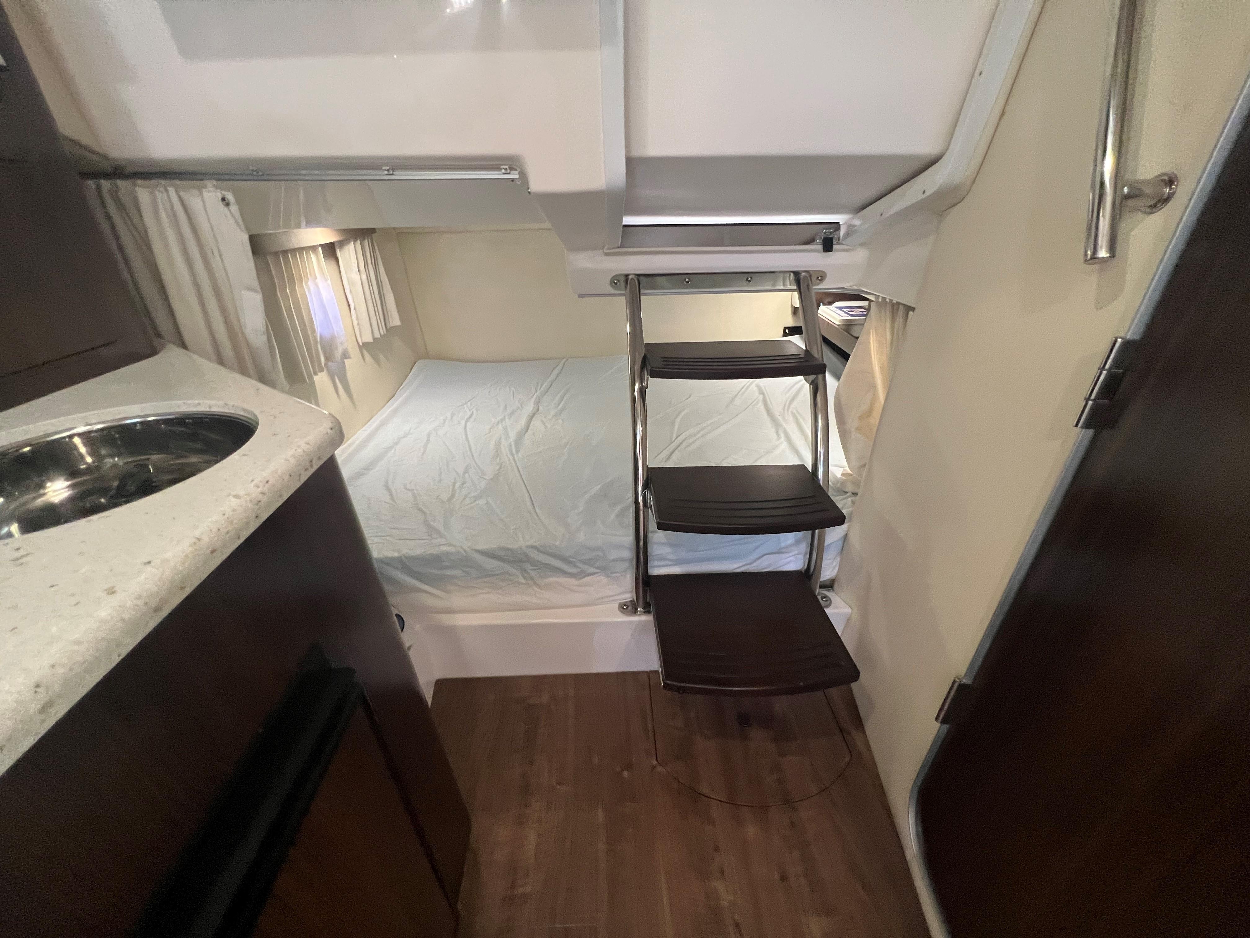 Regal 28 Express Cabin