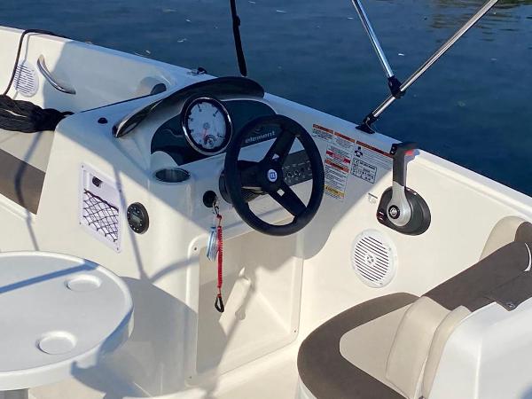 Bayliner Element 5