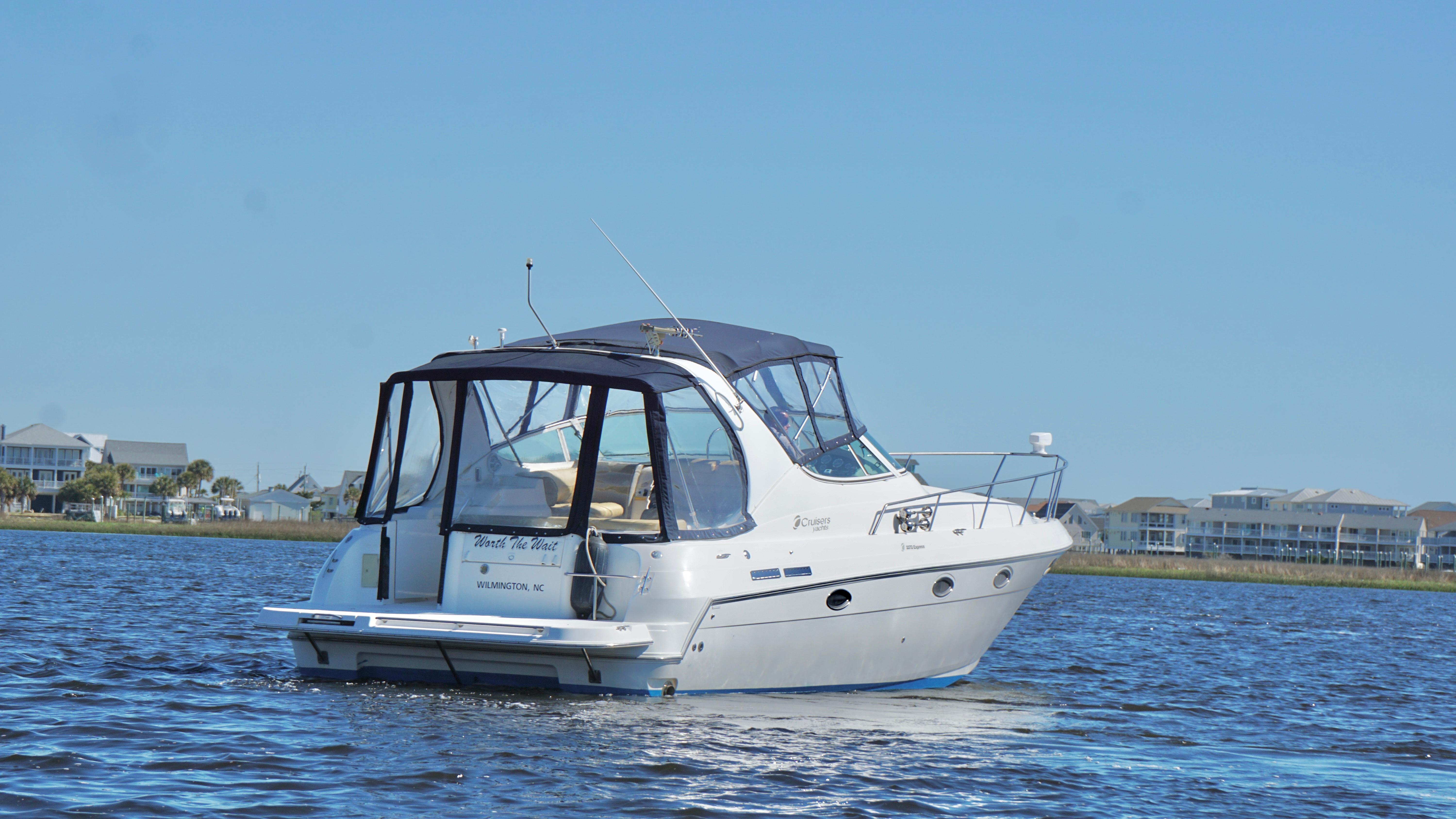 2003 Cruisers Yachts 3372 Express - Image 2