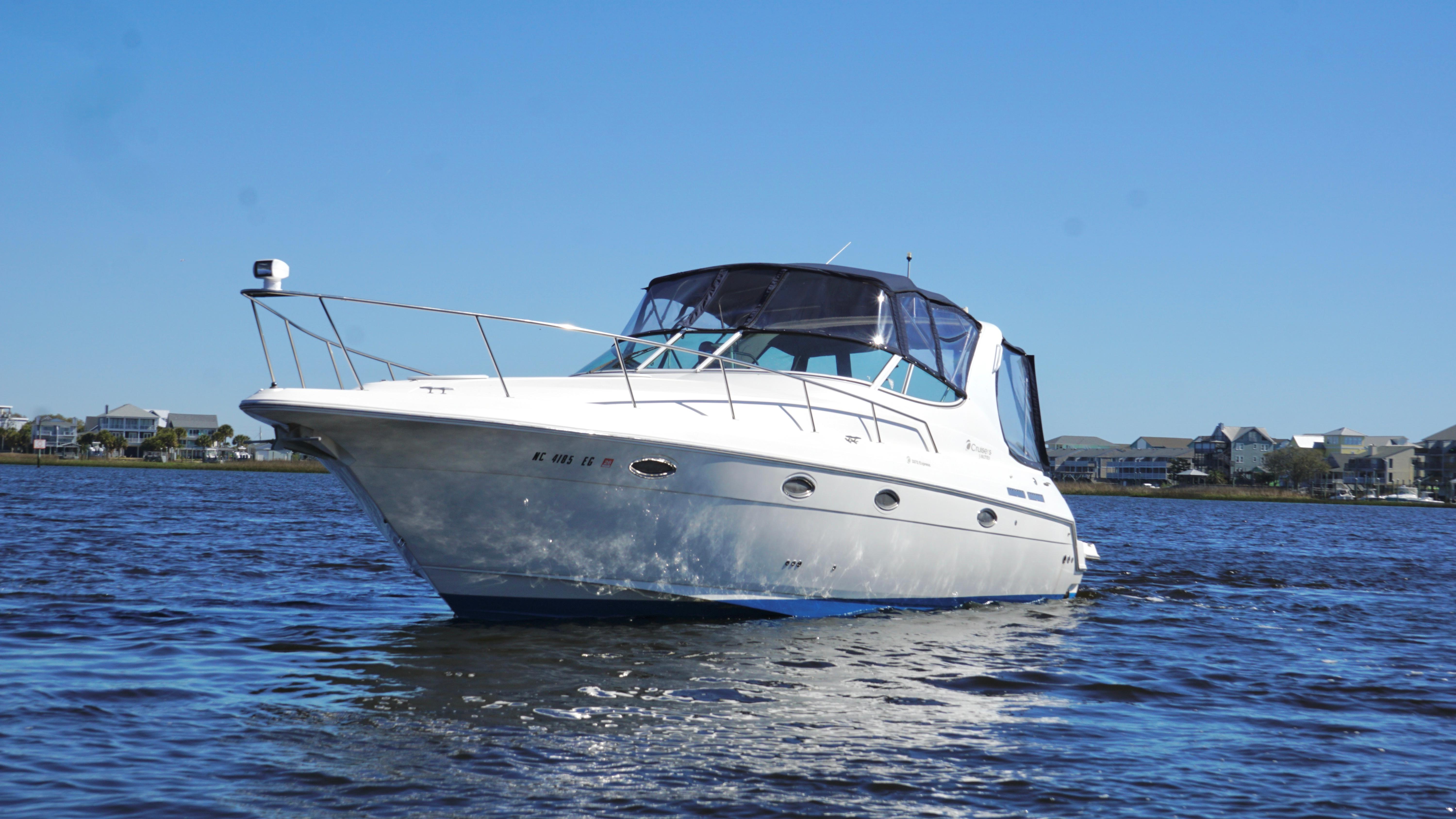 2003 Cruisers Yachts 3372 Express - Image 3