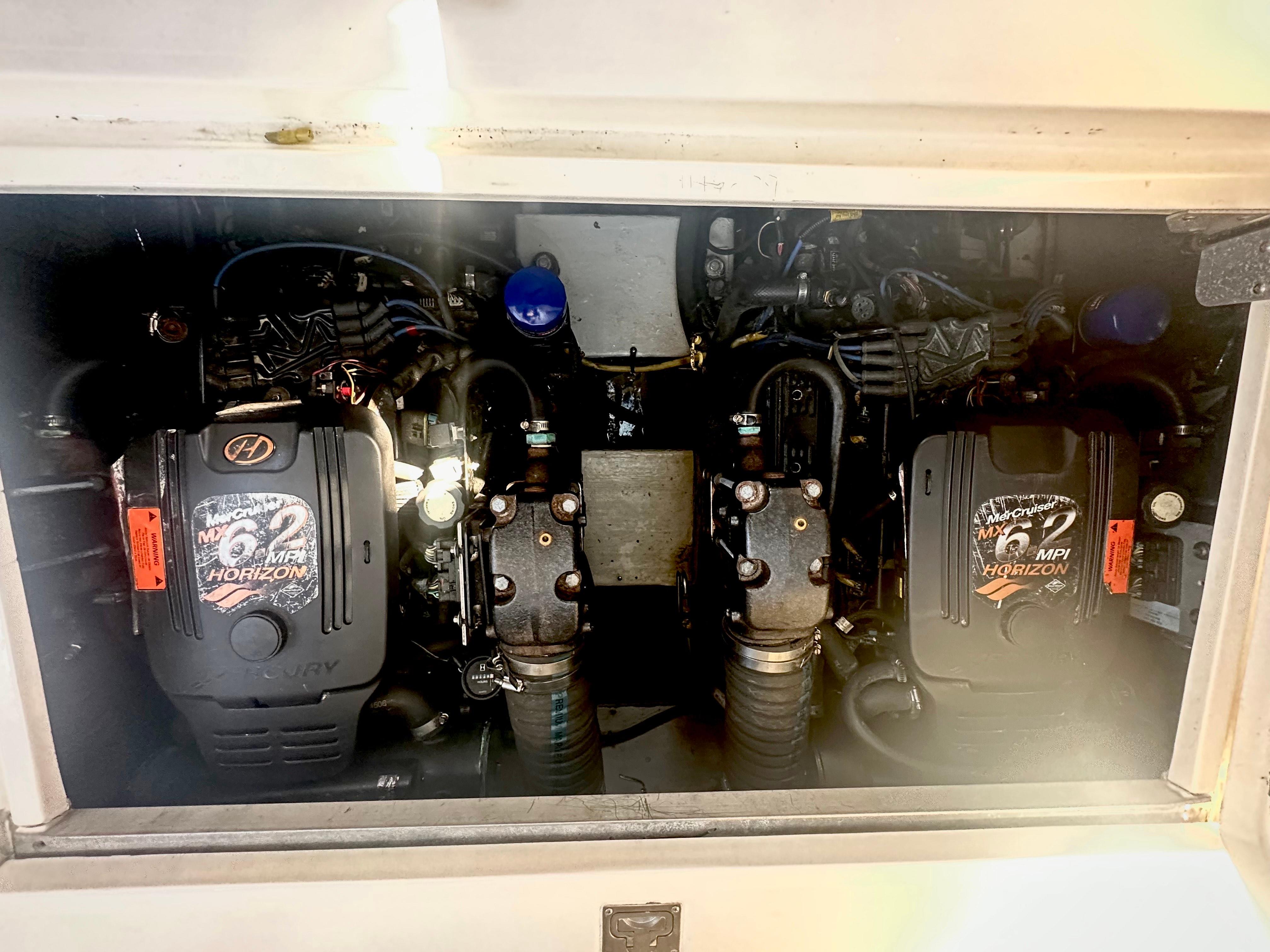 2003 Cruisers Yachts 3372 Express - Image 11