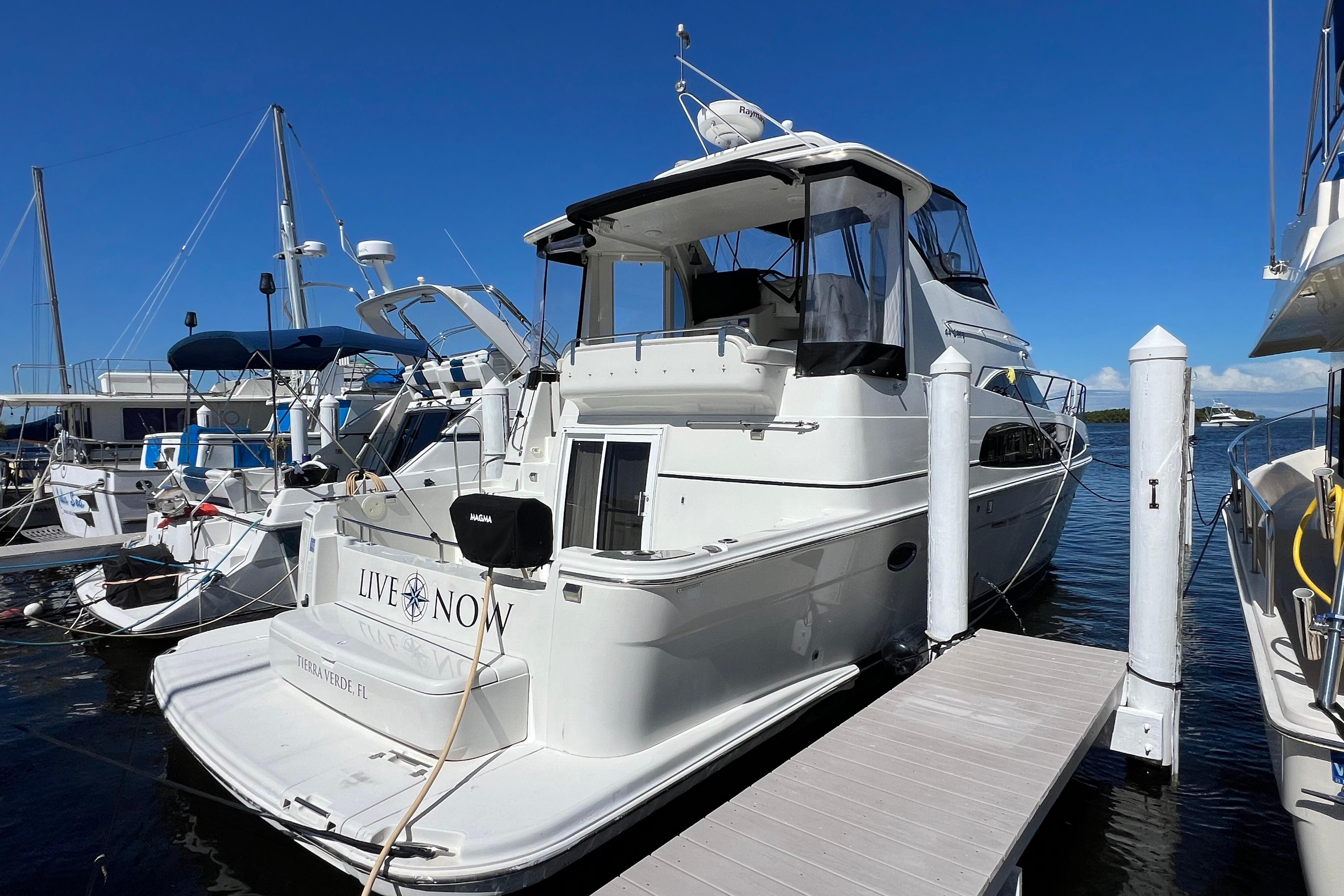 Photo of 2006 Carver 44'