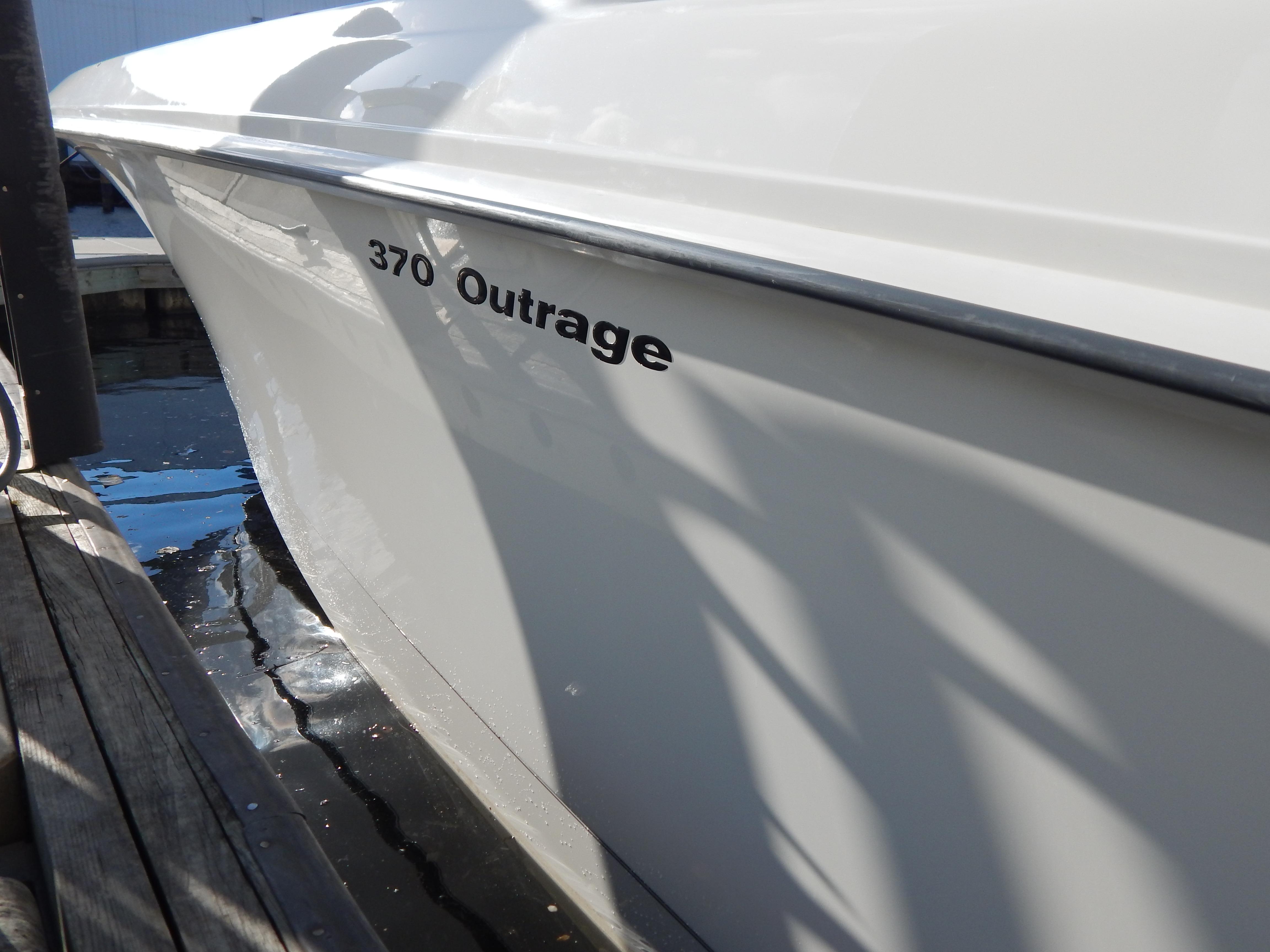 2013 Boston Whaler 370 Outrage