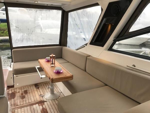 2012 Sealine SC35